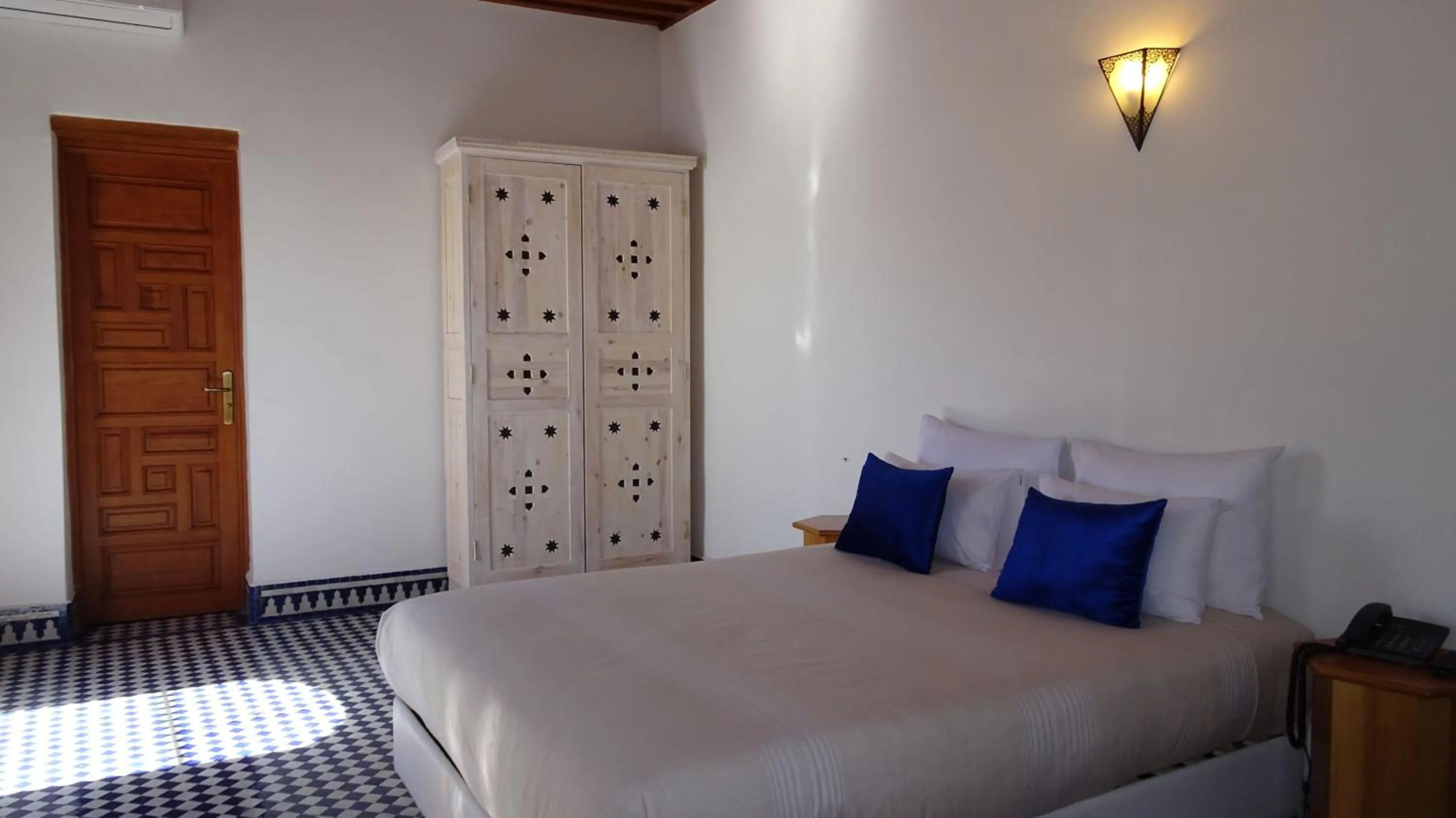 Photo of the whole room, Bed in Riad Sabah