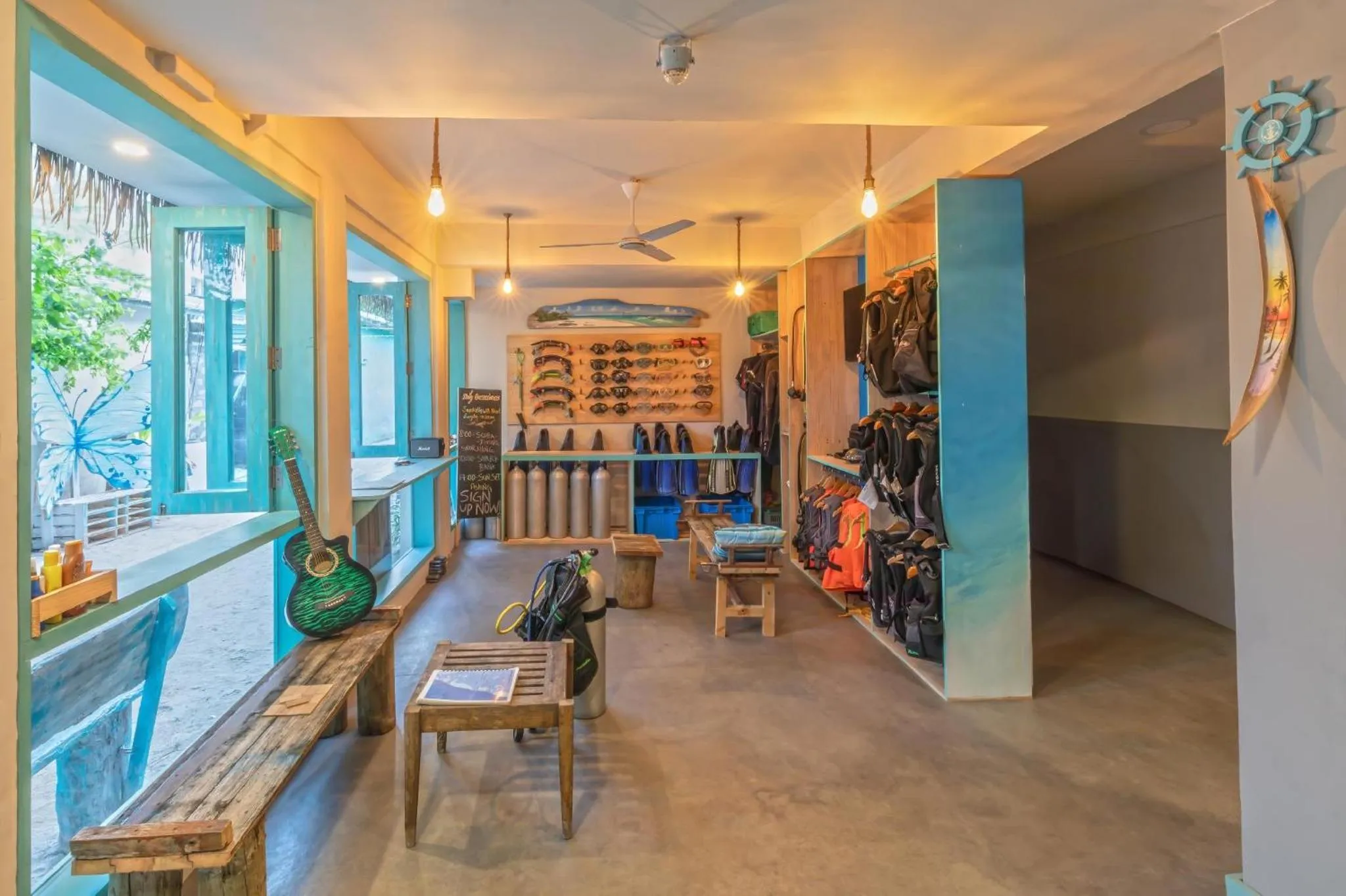 Seating area in Ocean Pearl