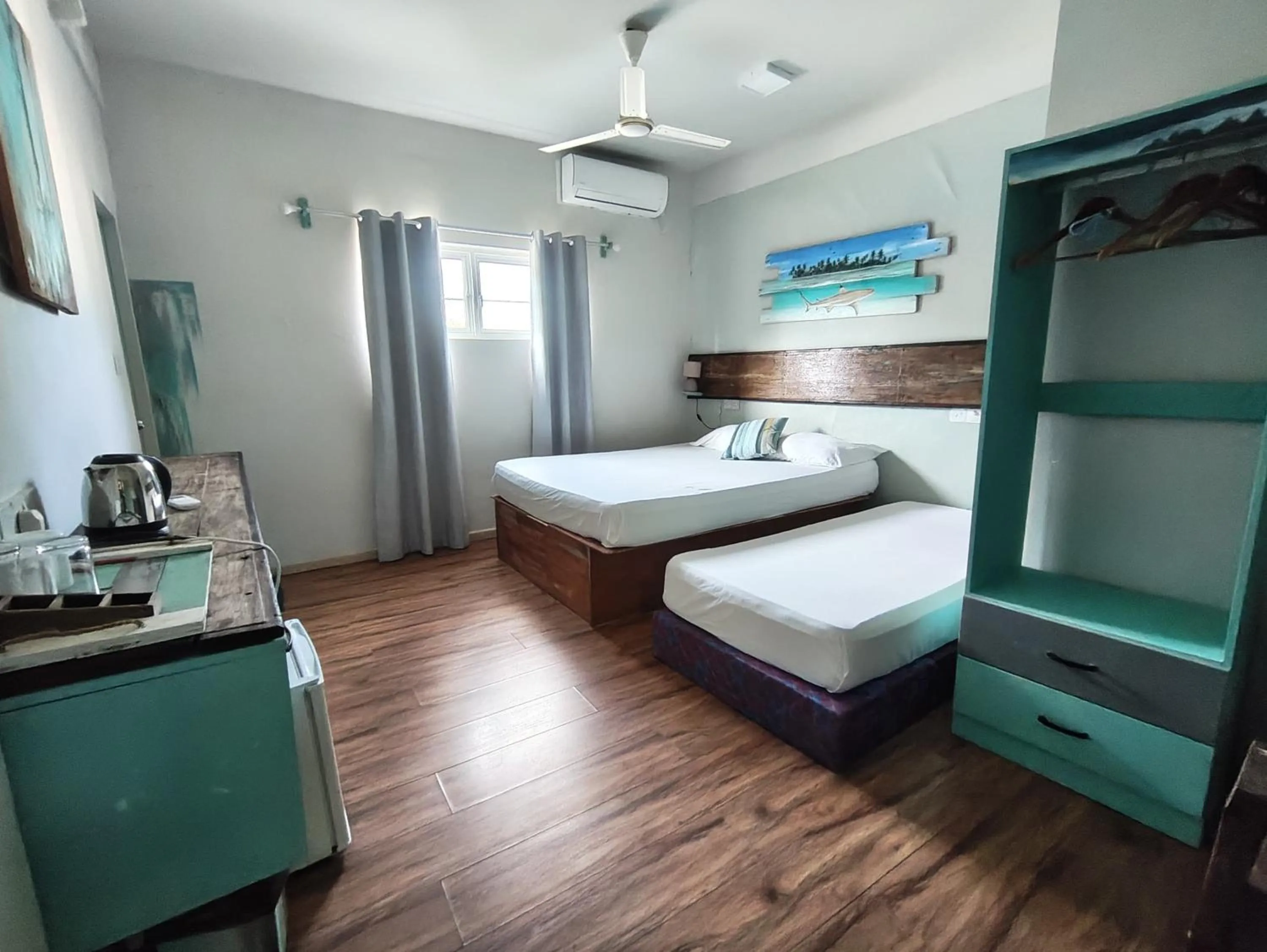 Bedroom, Bed in Ocean Pearl