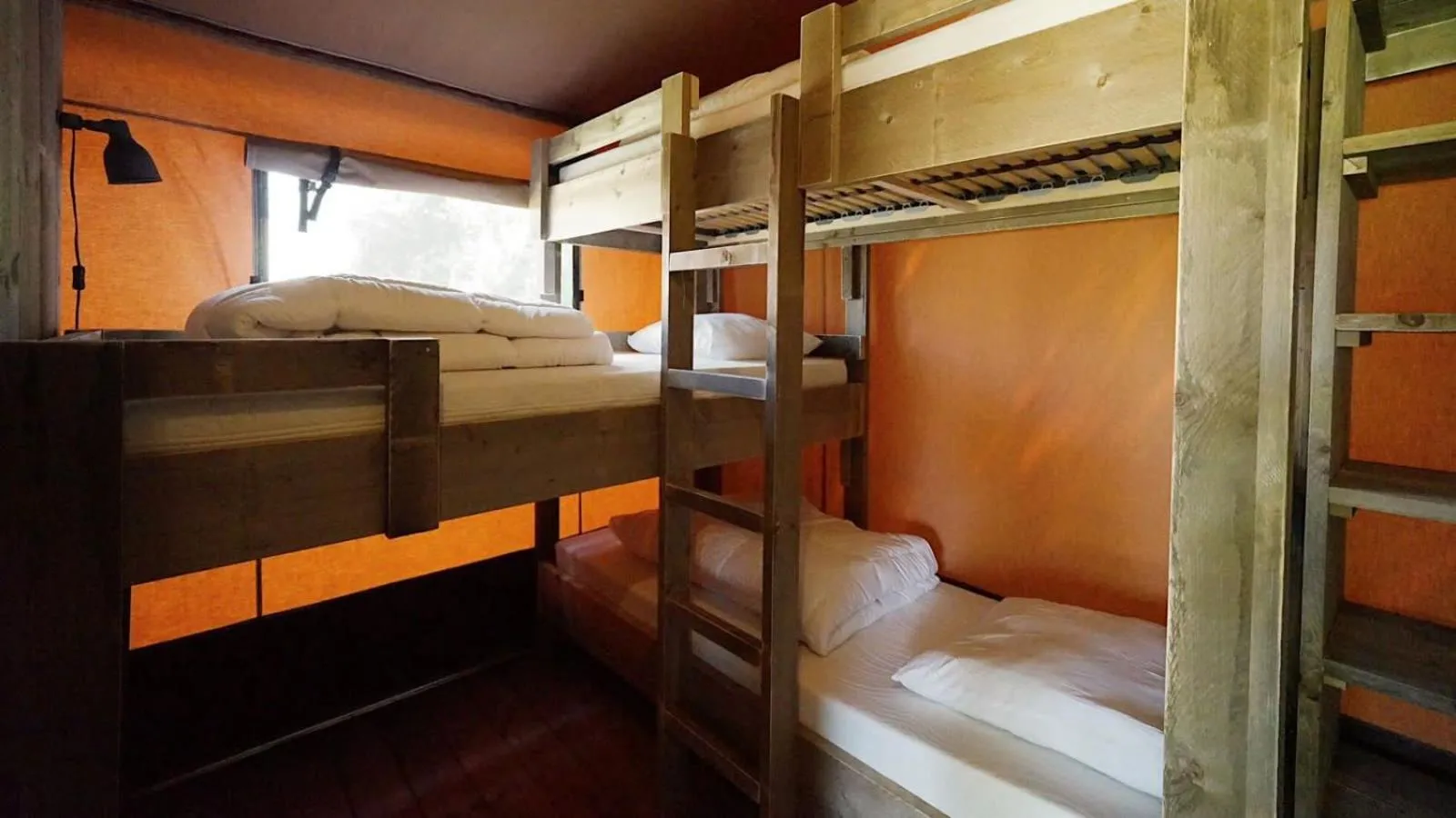 Bed in EuroParcs Molengroet