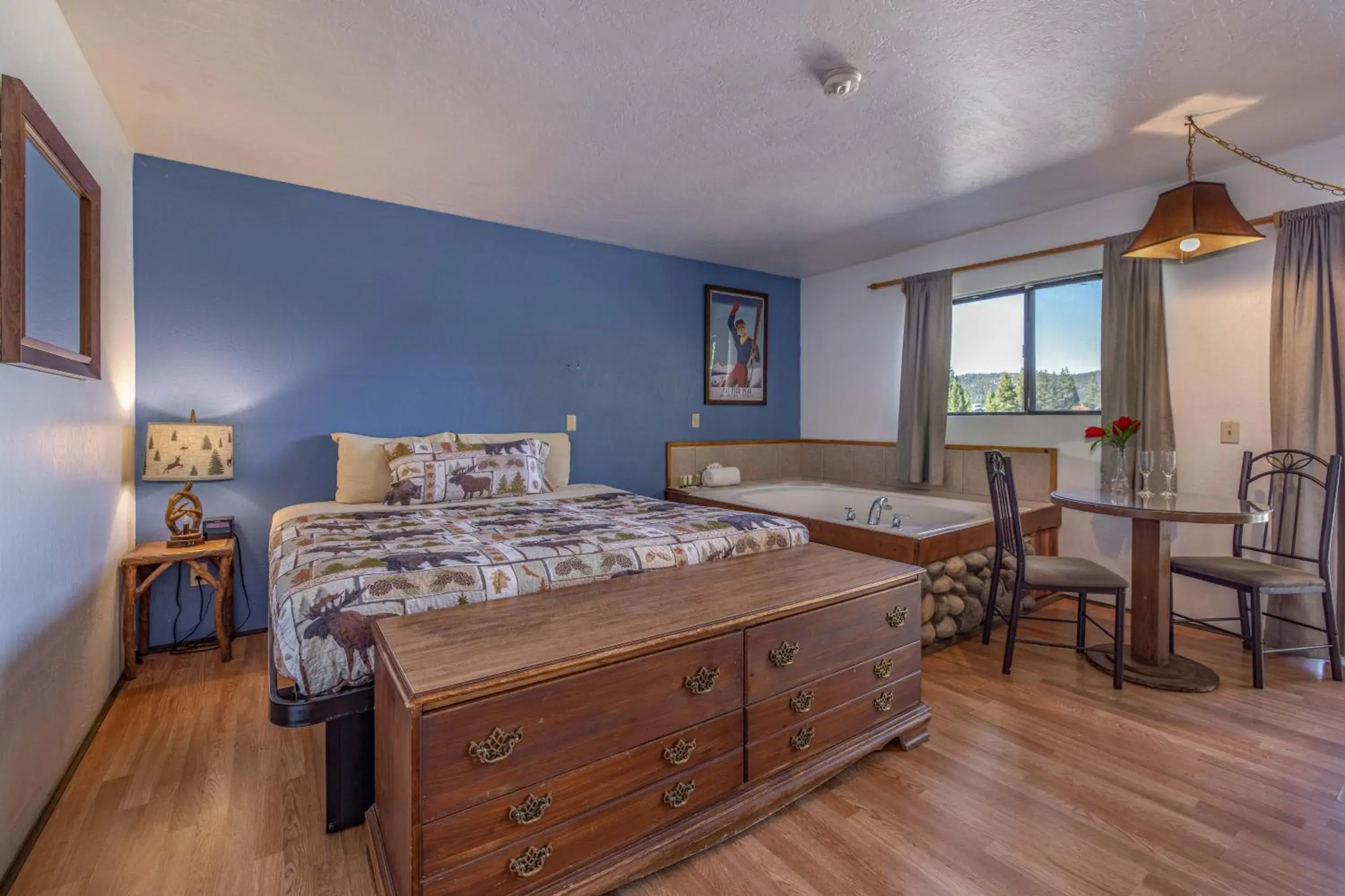 King Room with Spa Bath in Big Bear Lakefront Lodge King Room with Spa Bath in Big Bear Lakefront Lodge