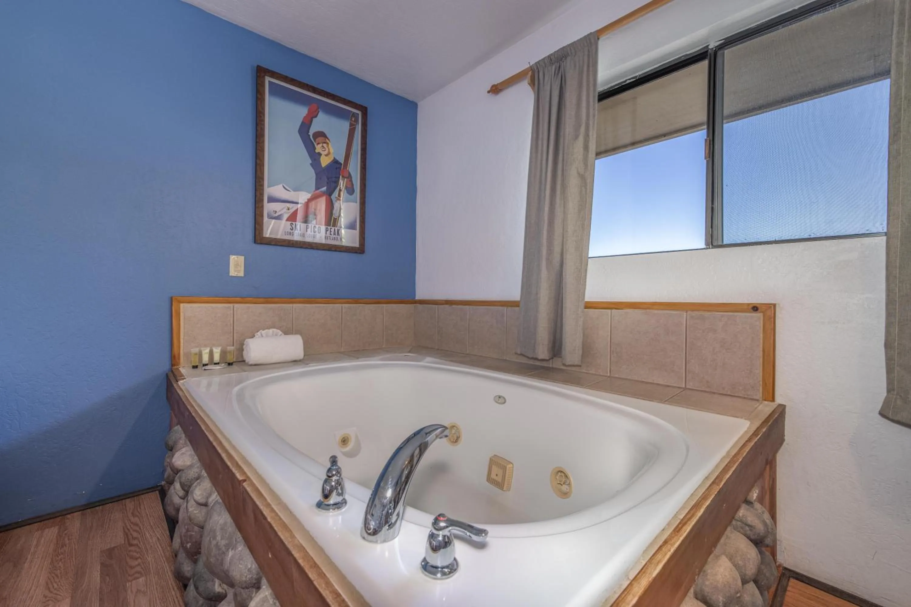 Bath in Big Bear Lakefront Lodge