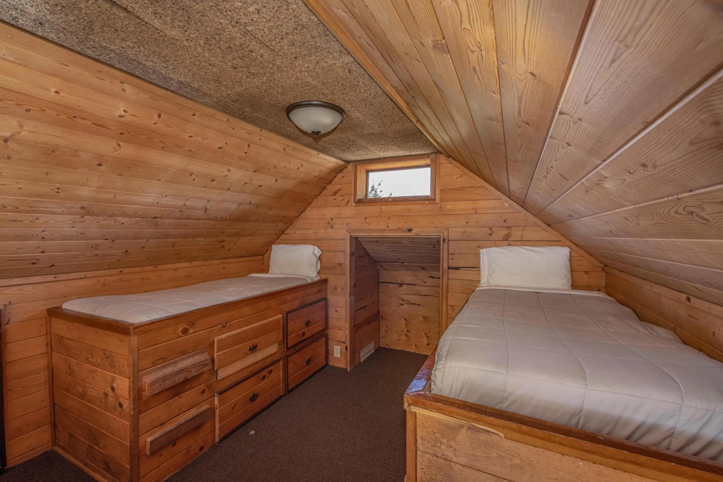 bunk bed, Bed in Big Bear Lakefront Lodge