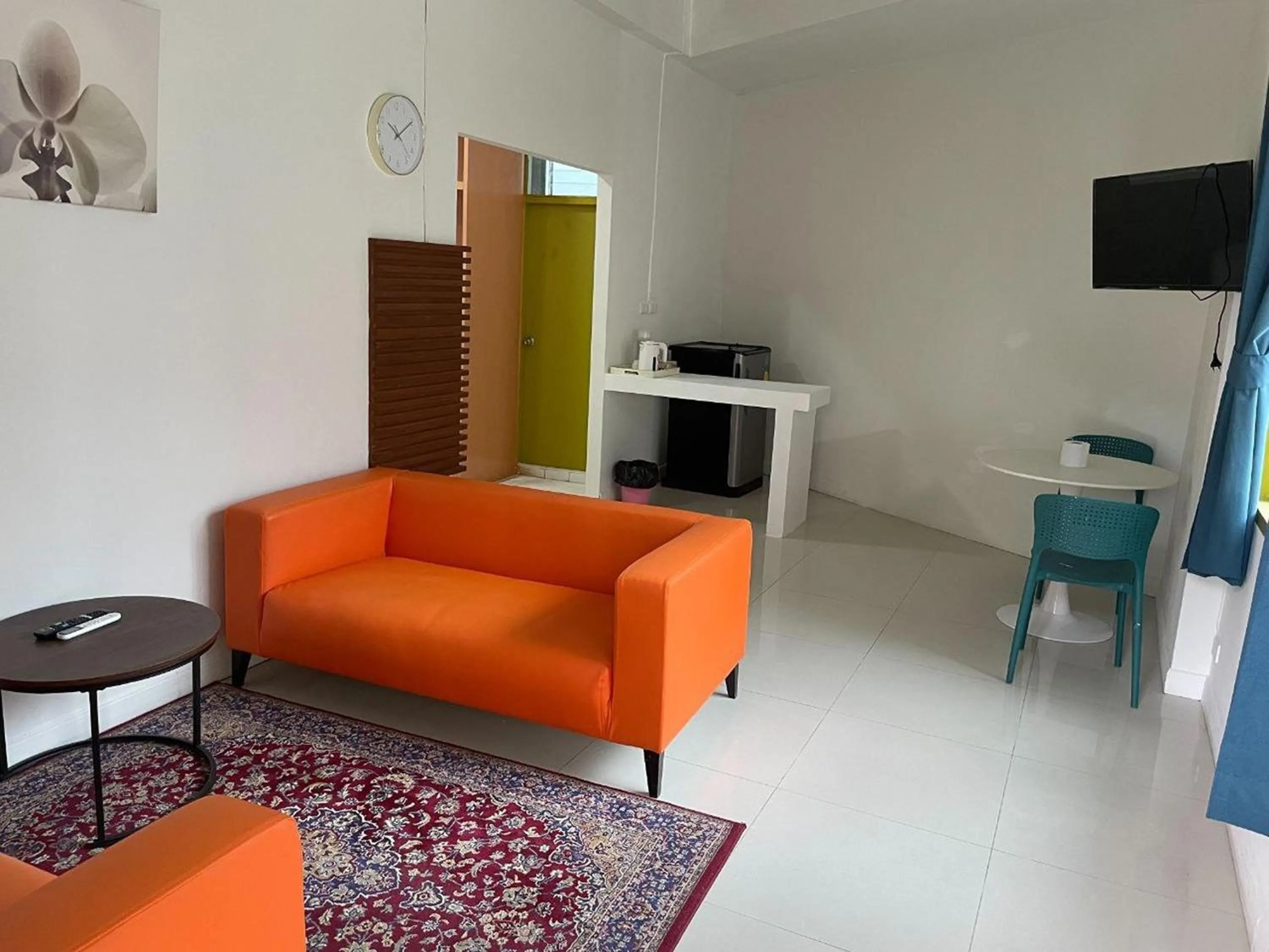 TV and multimedia in Happy 2 Hotel Patunam