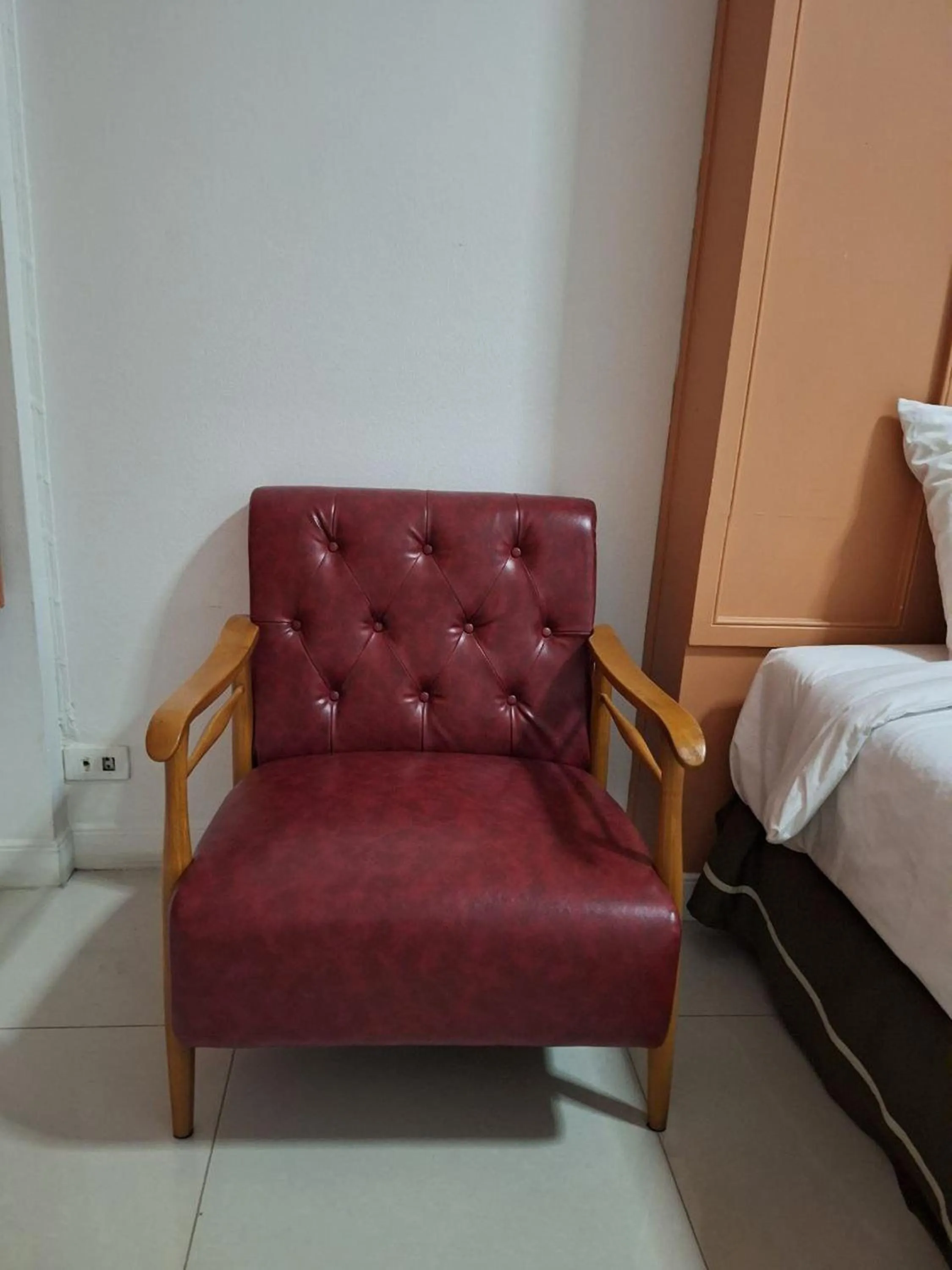 Seating area in Happy 2 Hotel Patunam