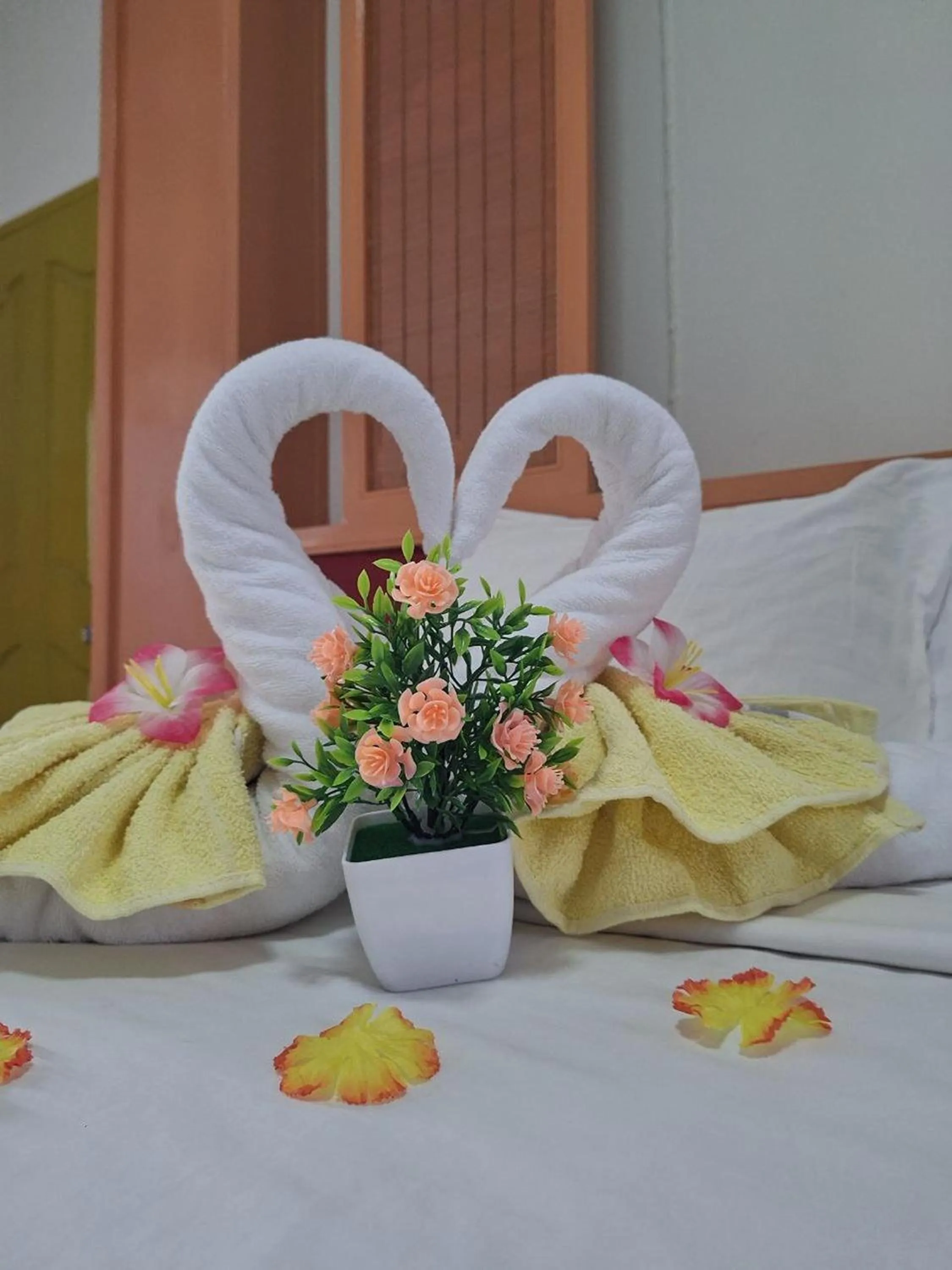 Bed in Happy 2 Hotel Patunam