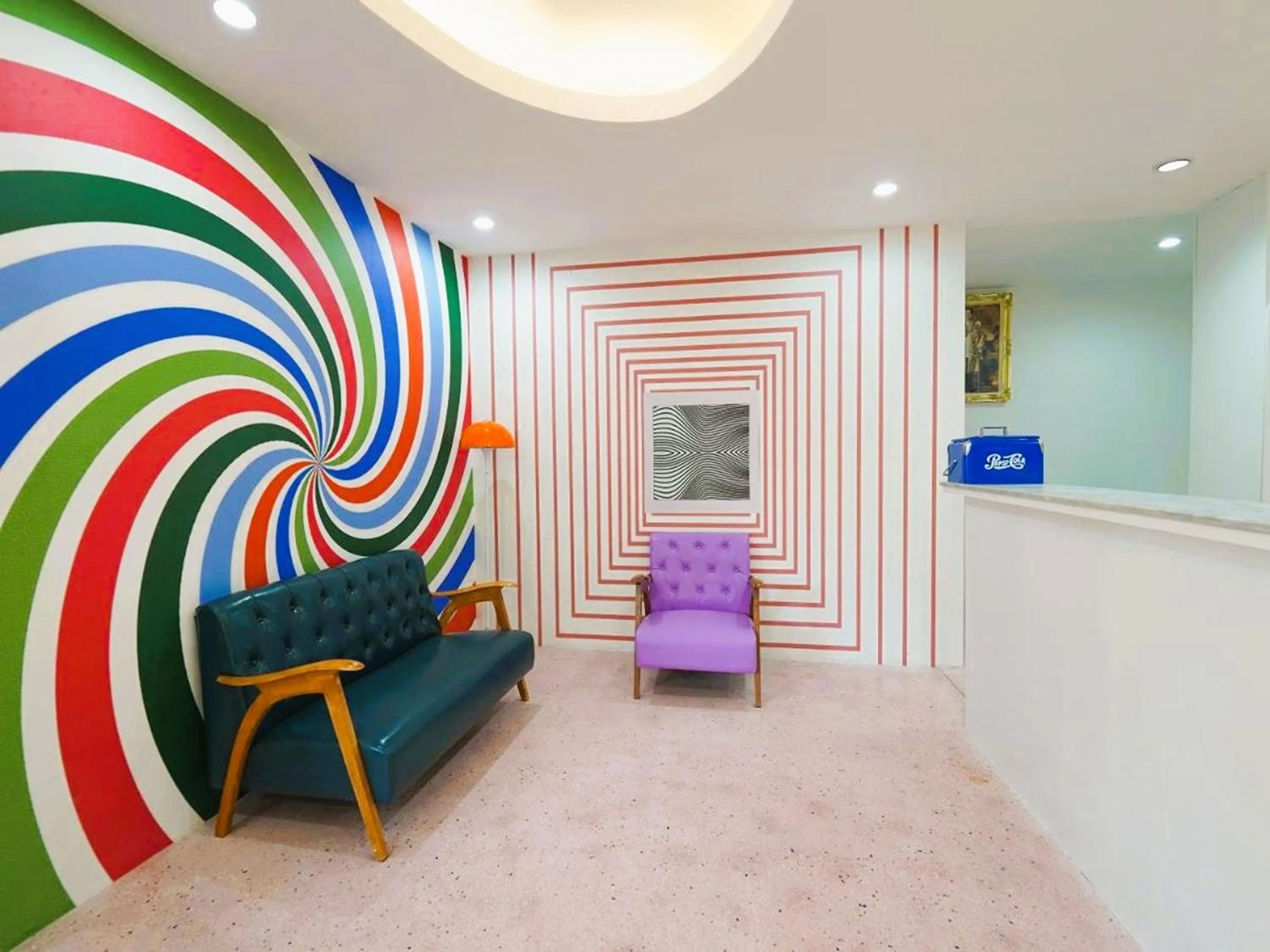 Seating area in Happy 2 Hotel Patunam