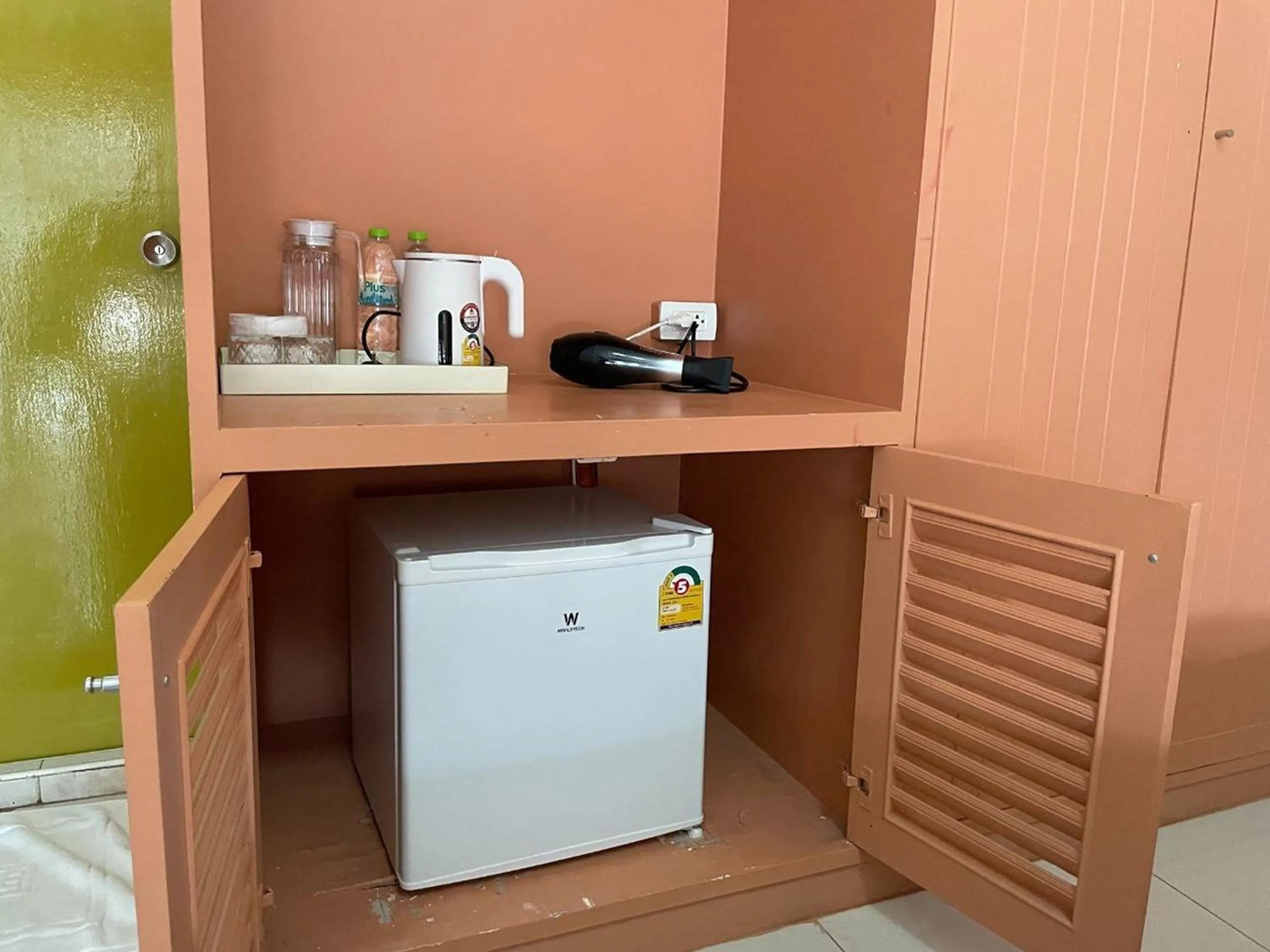 Coffee/tea facilities in Happy 2 Hotel Patunam