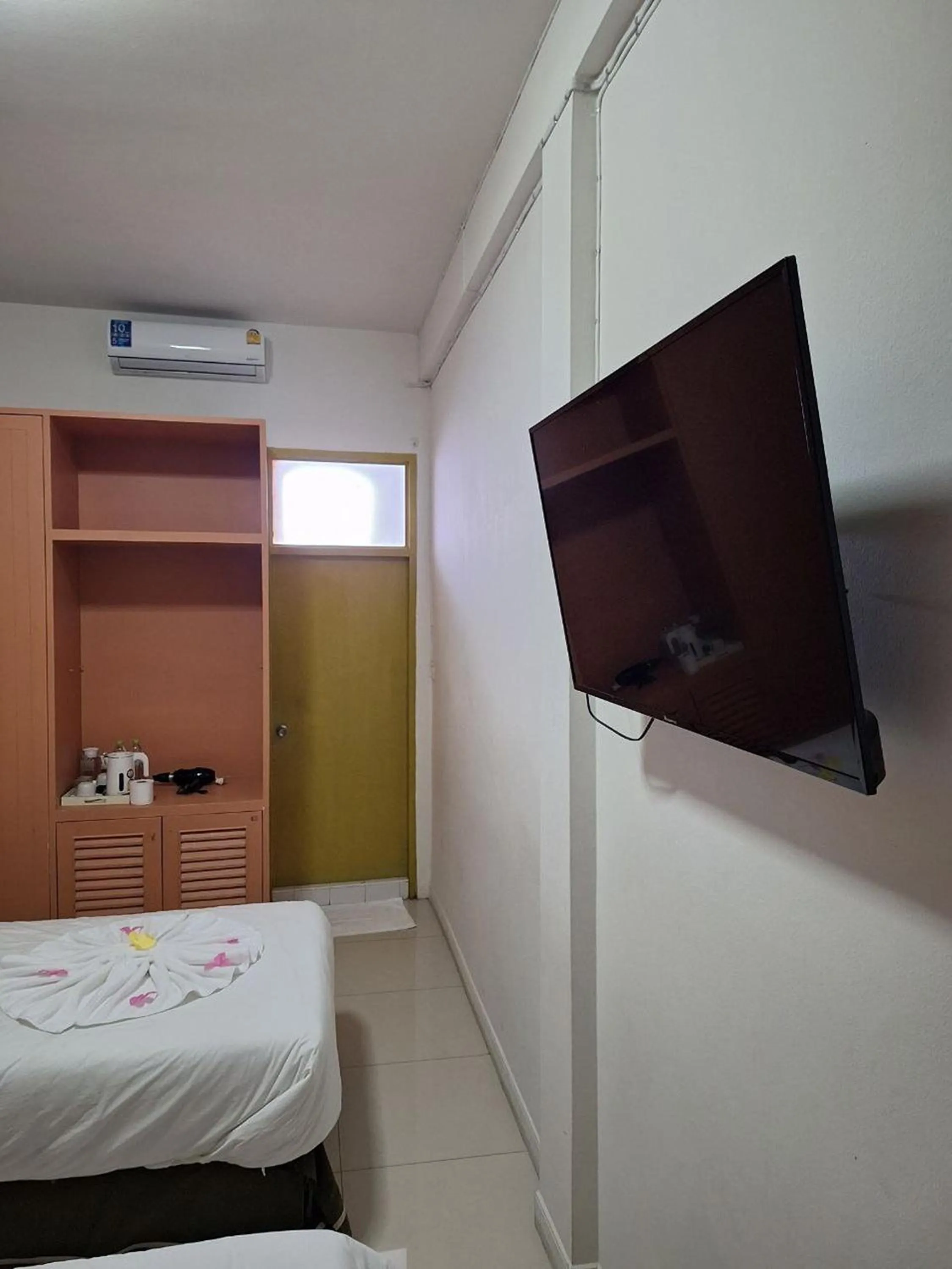 TV and multimedia, Bed in Happy 2 Hotel Patunam