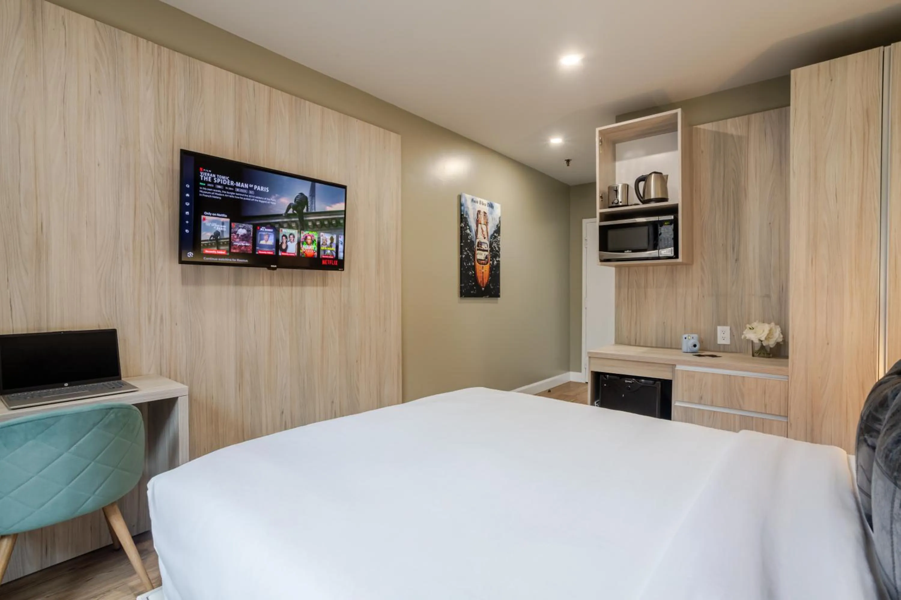 Bed in Olympia Hotel by Lodgo