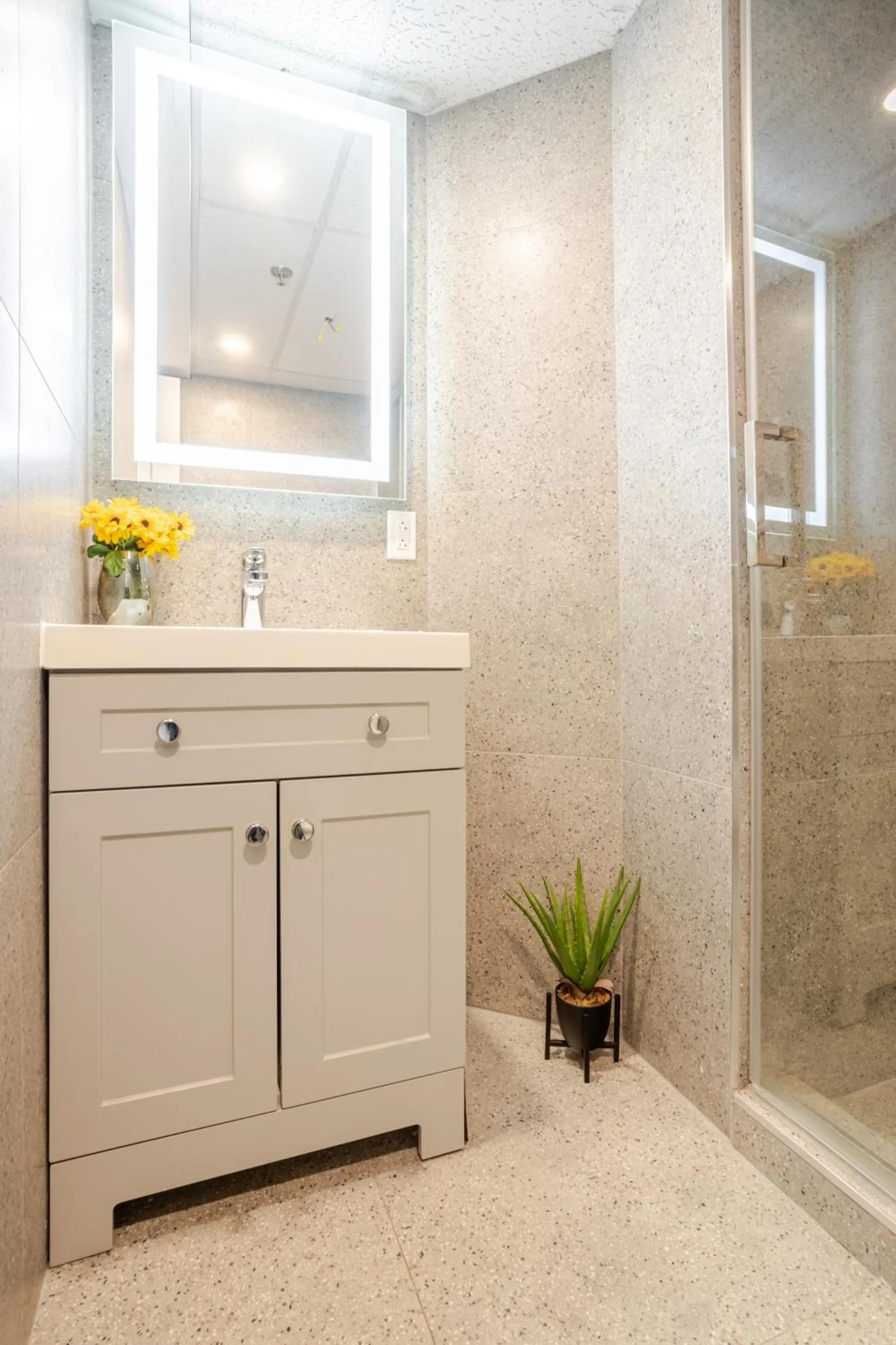 Shower in Olympia Hotel by Lodgo