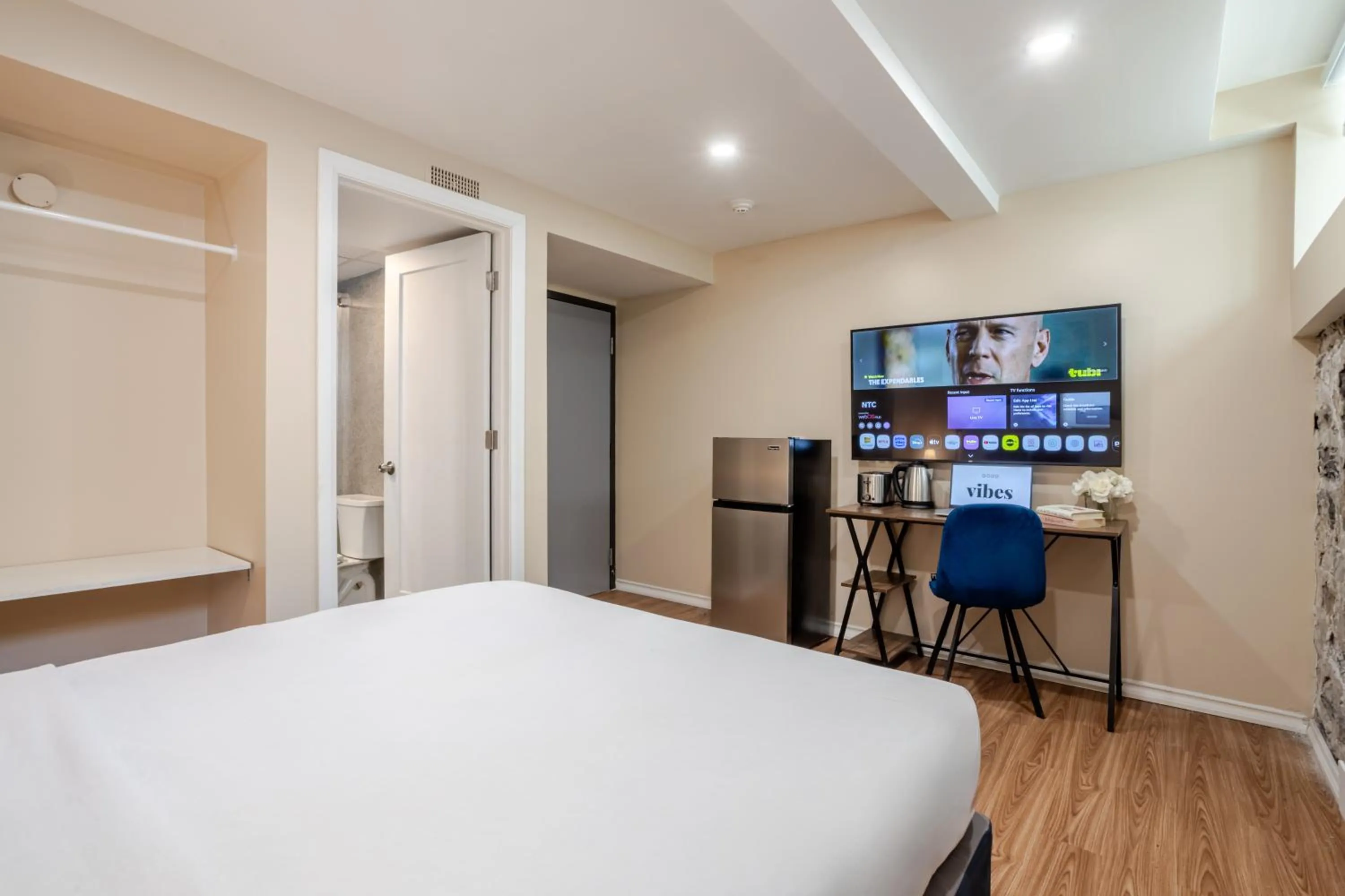 Bed in Olympia Hotel by Lodgo