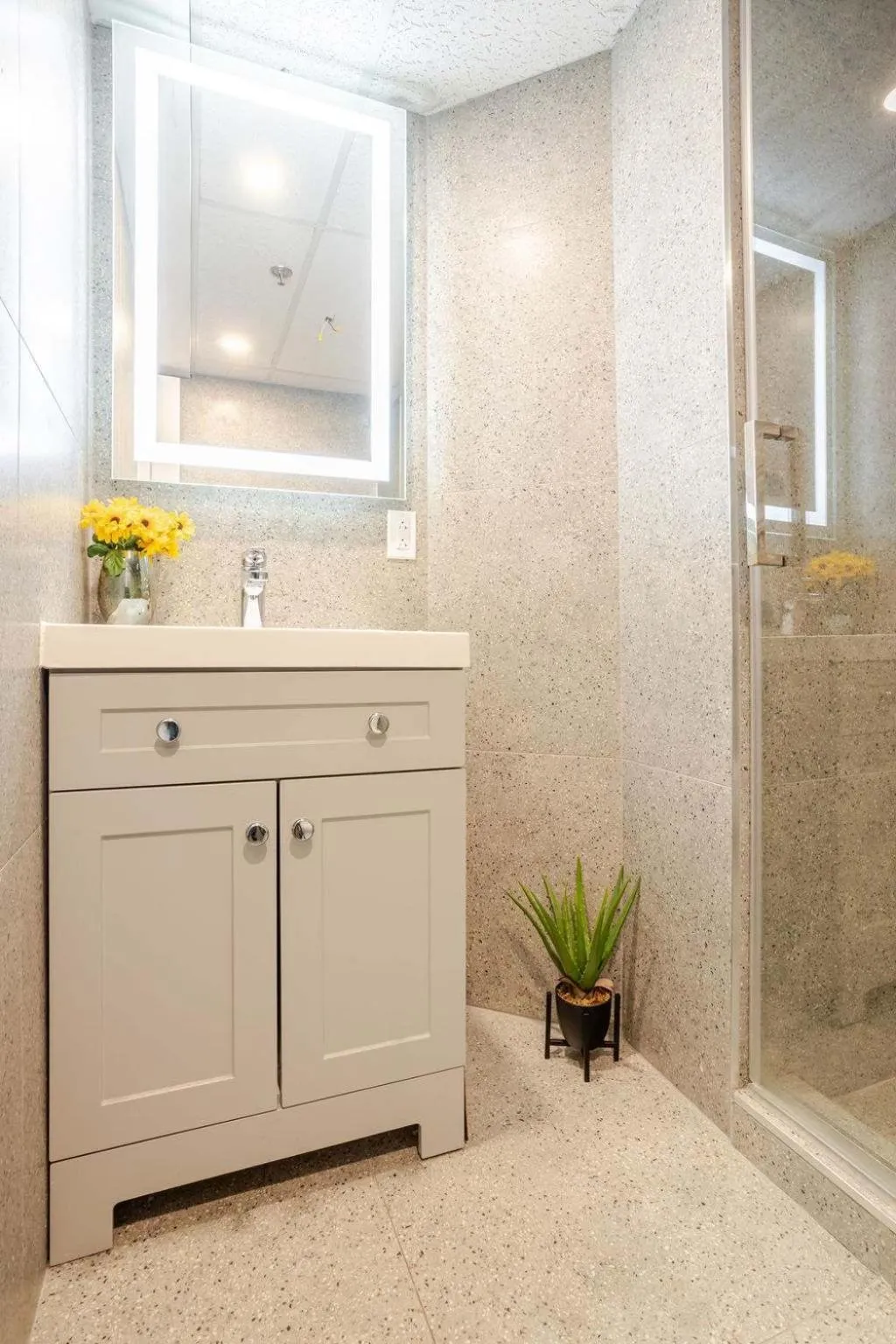 Shower in Olympia Hotel by Lodgo