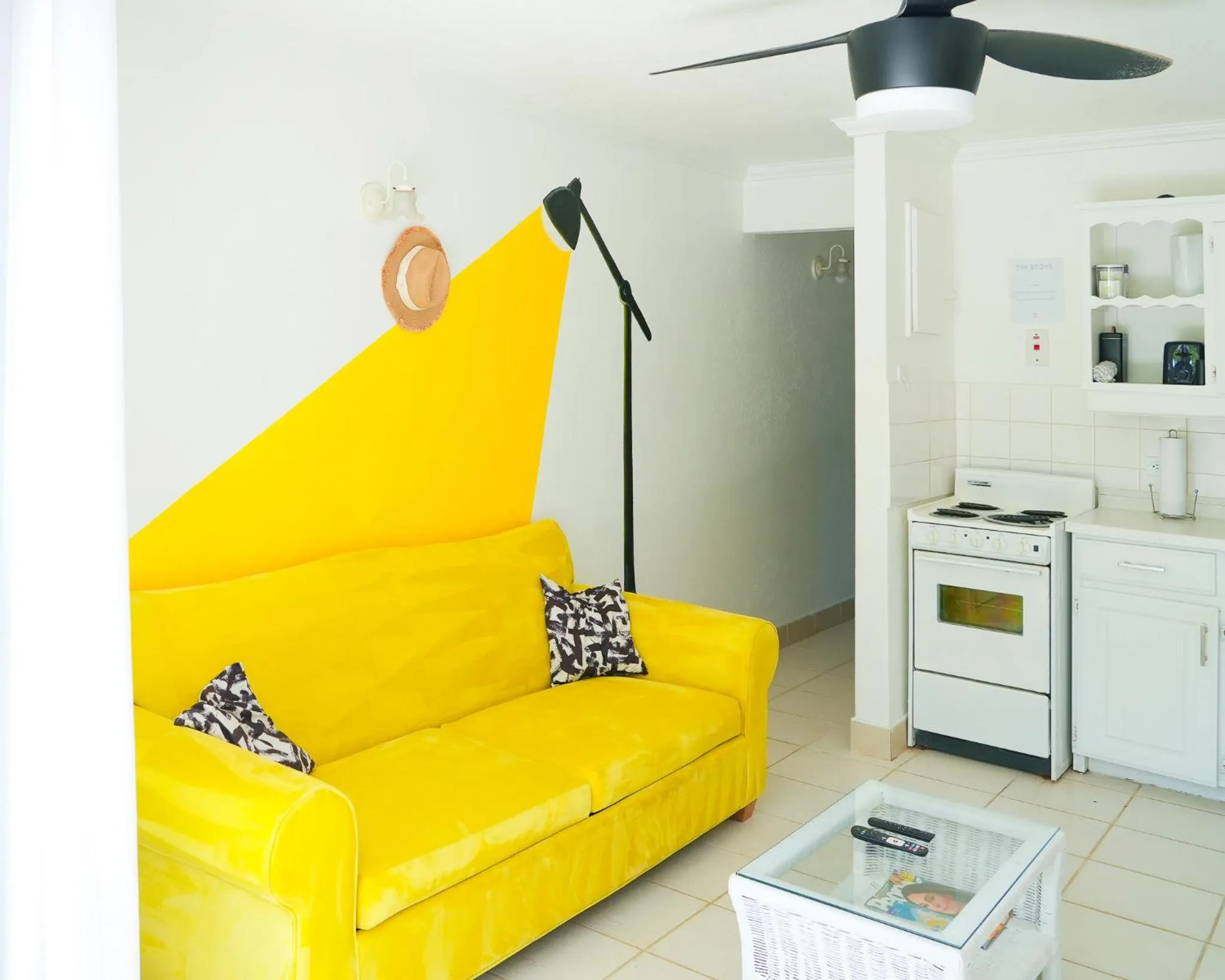 Kitchen or kitchenette in Sunset Lane Apartment Hotel