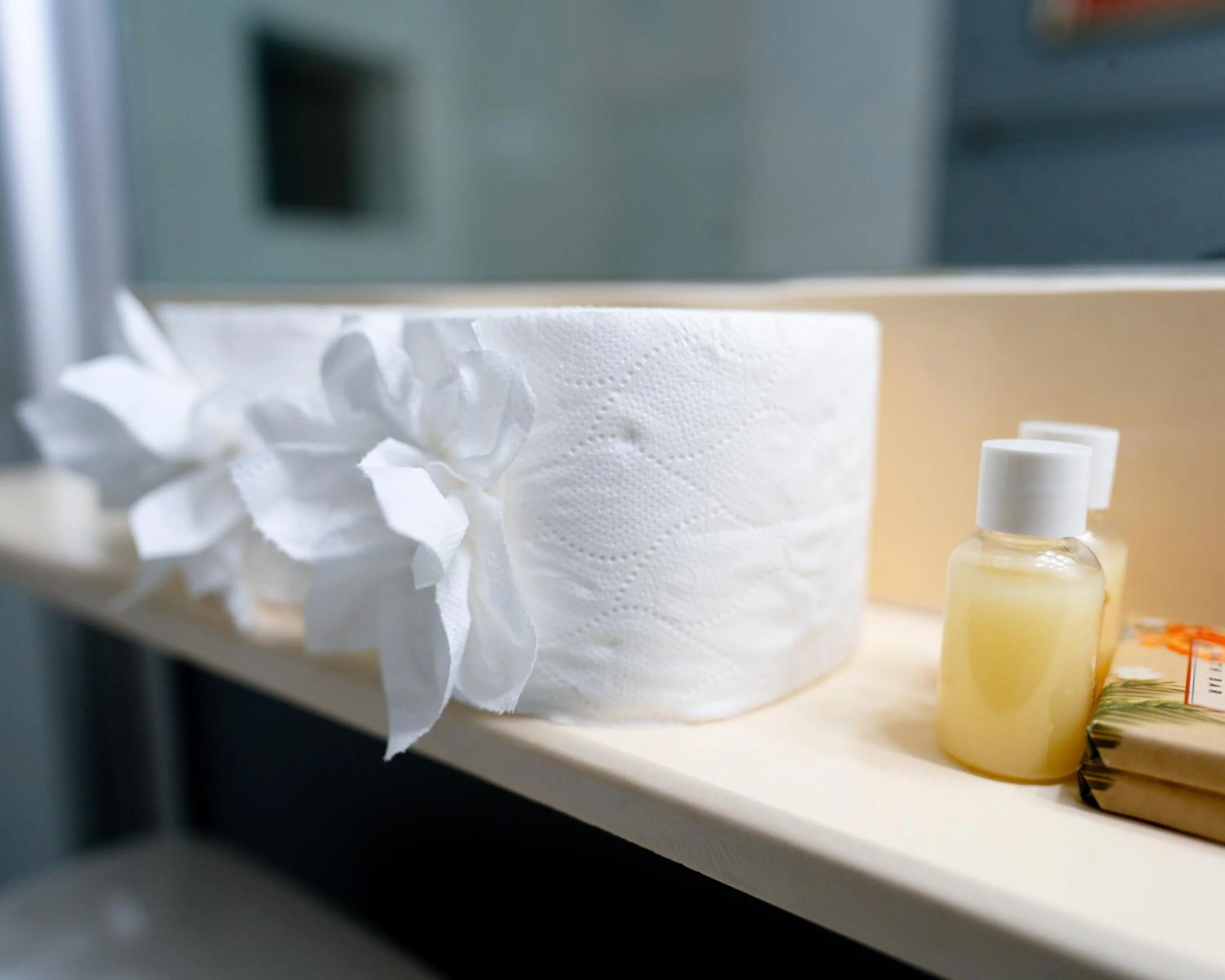 Bathroom in Sunset Lane Apartment Hotel