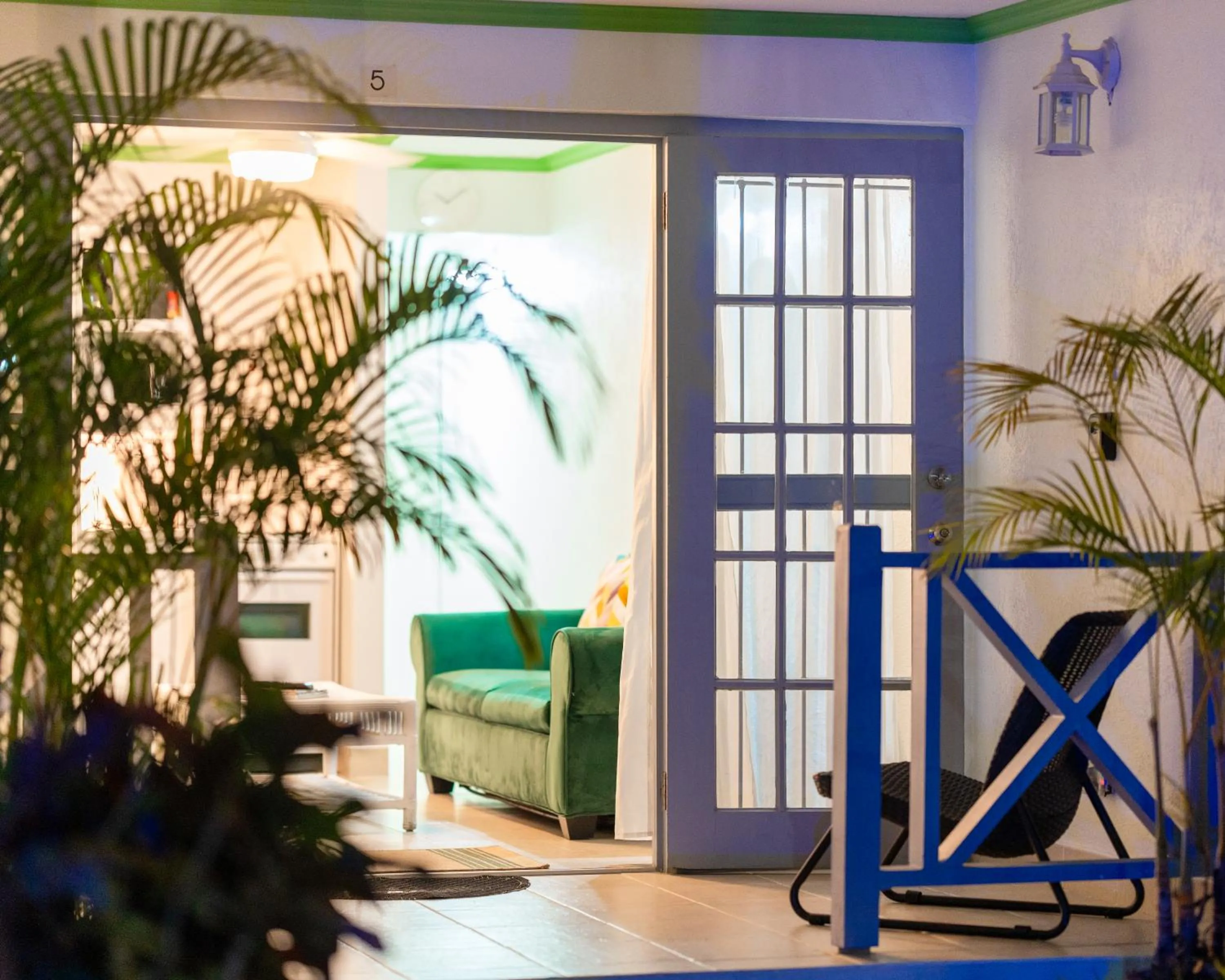 Living room in Sunset Lane Apartment Hotel