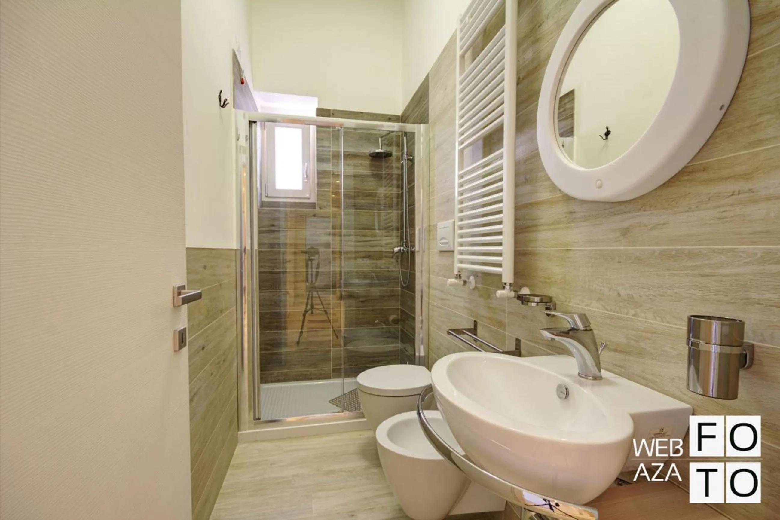 Shower in La Perla del Mare di Polignano Apartments