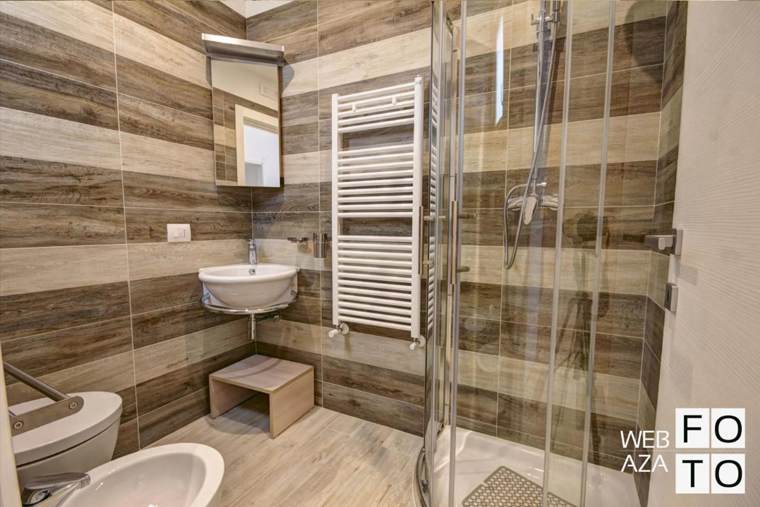 Shower in La Perla del Mare di Polignano Apartments