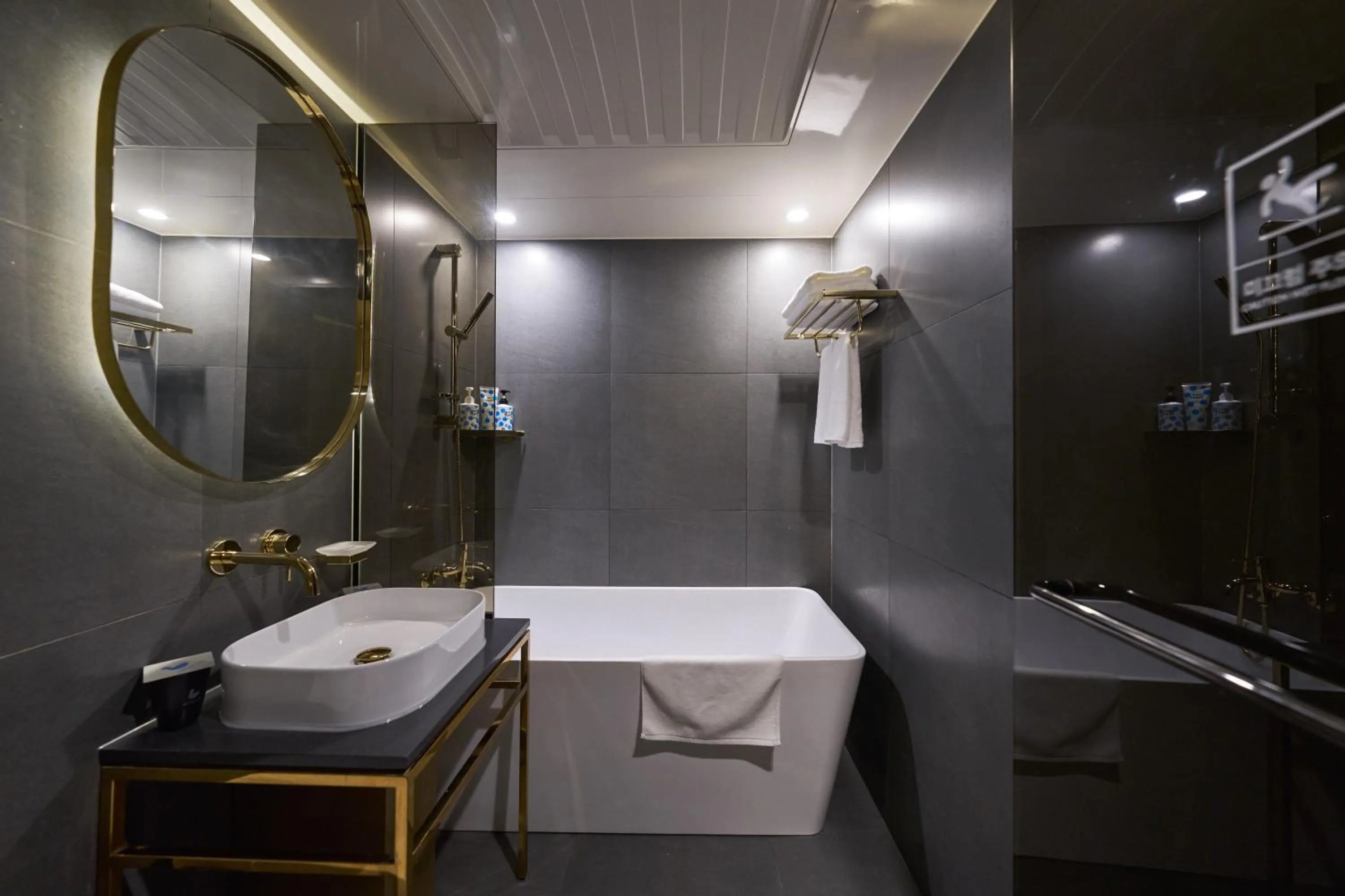 Shower in Blueduck hotel