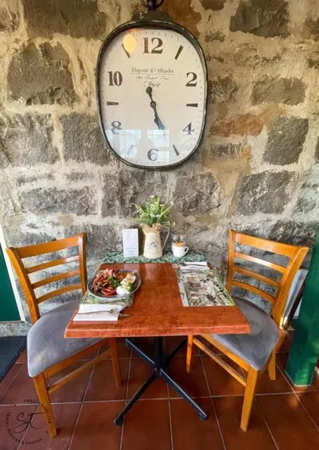 Breakfast in Victoria House