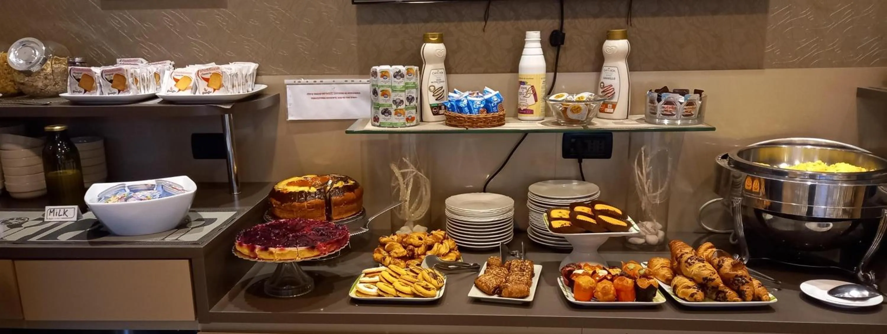 Breakfast in Hotel Aniene