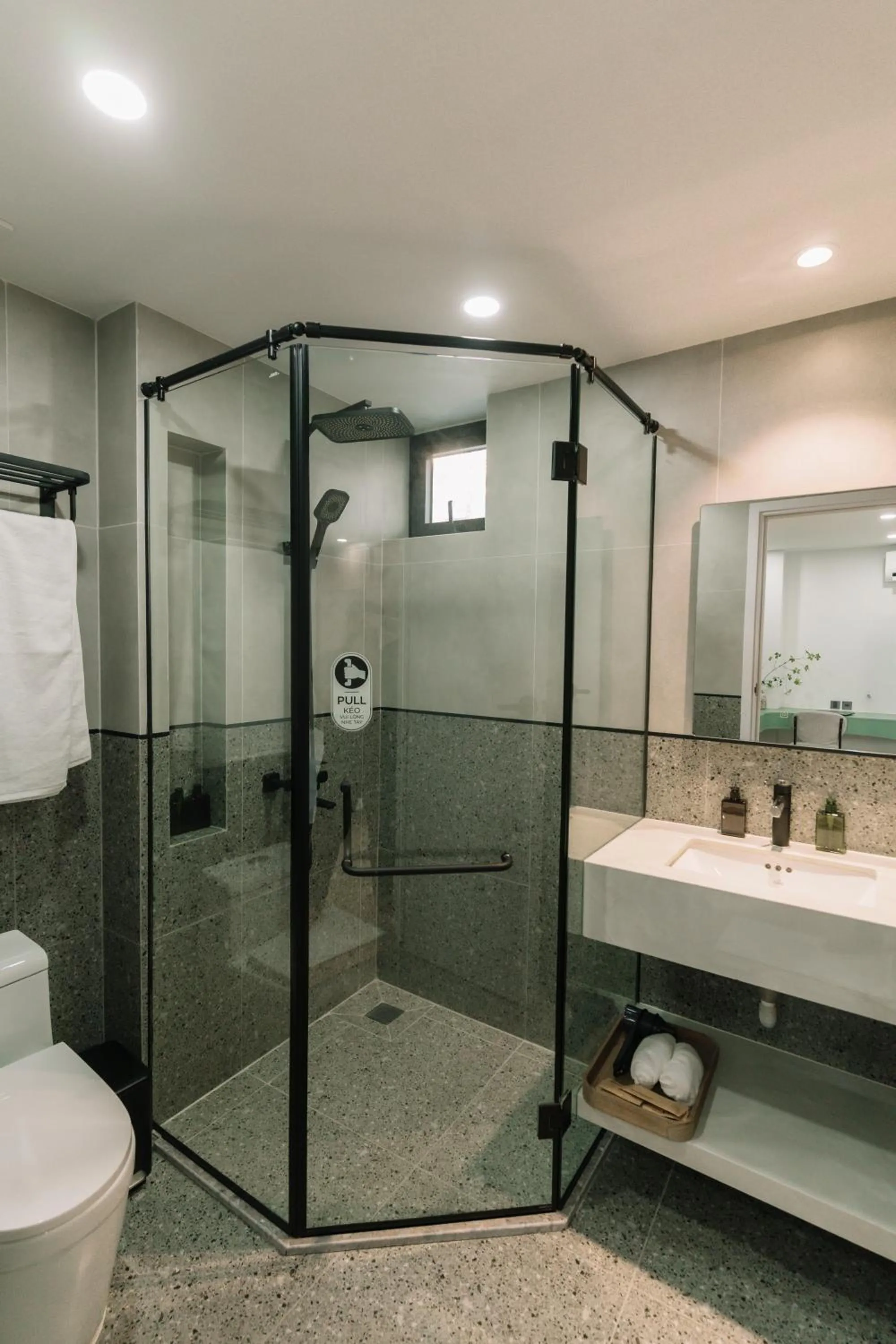 Shower in EL Where Hotel