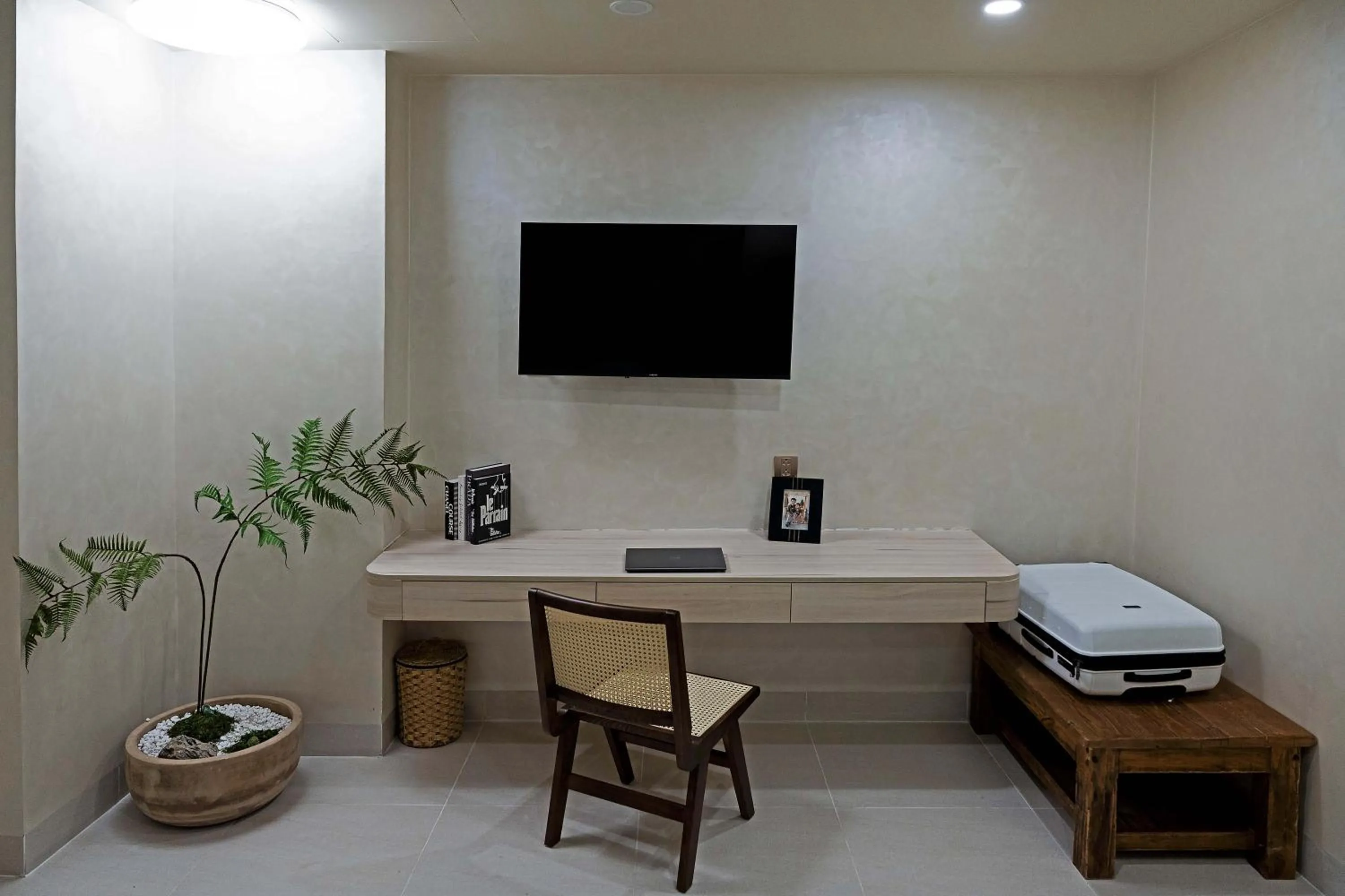 TV and multimedia in EL Where Hotel