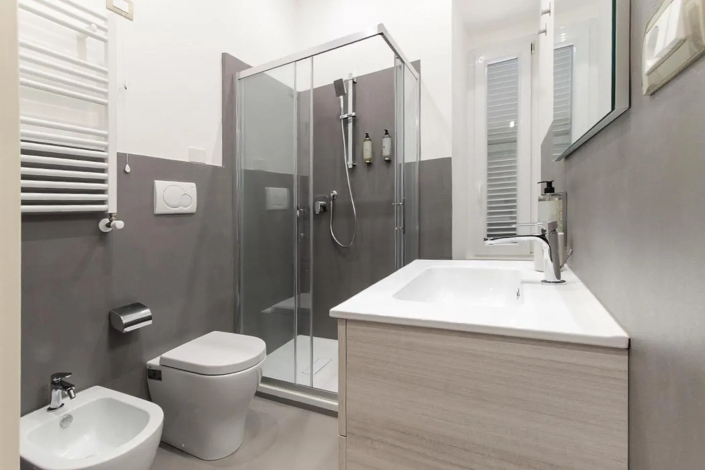 Shower in Velia Relais