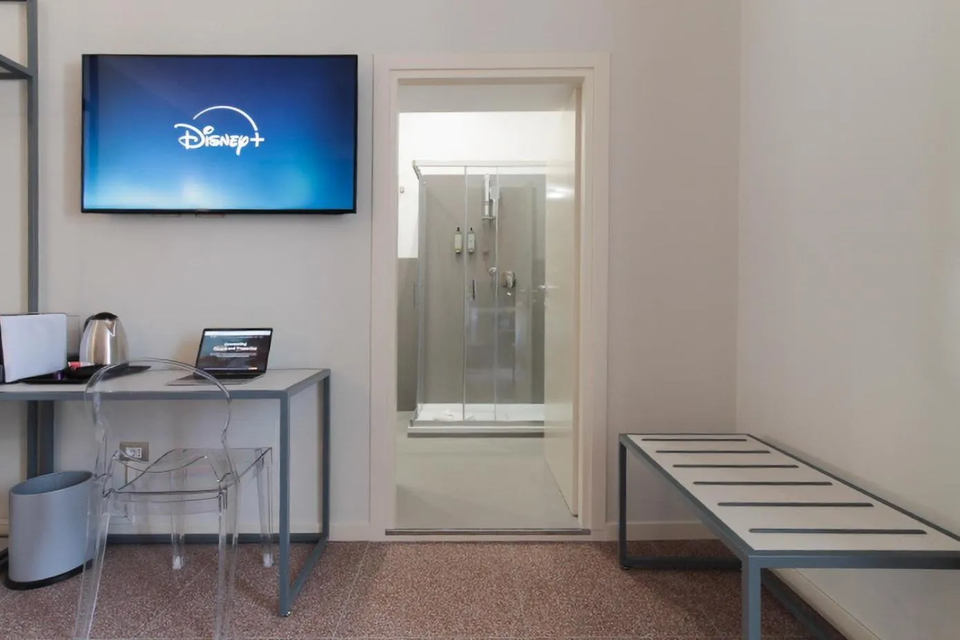 Shower in Velia Relais