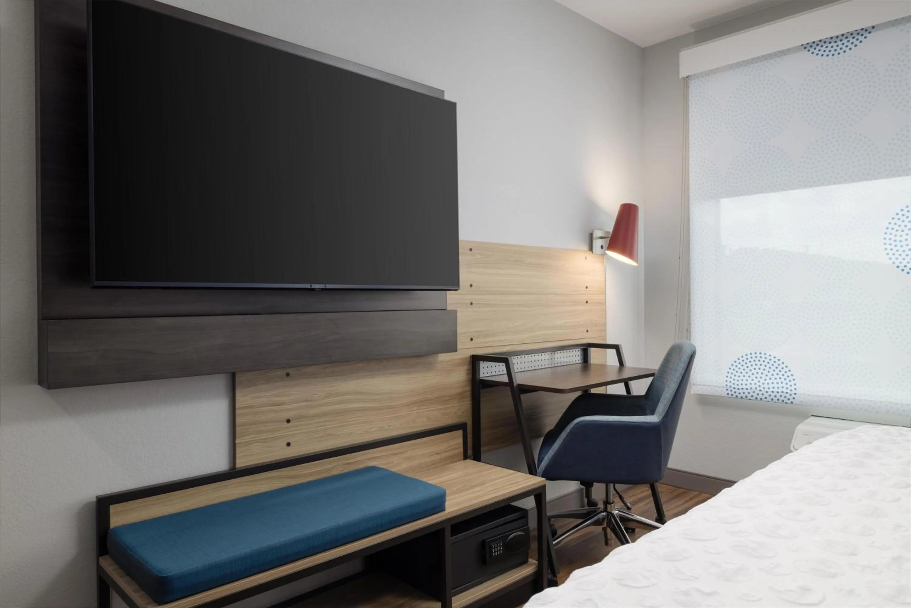 Bedroom, Bed in Tru By Hilton Cleveland, TN