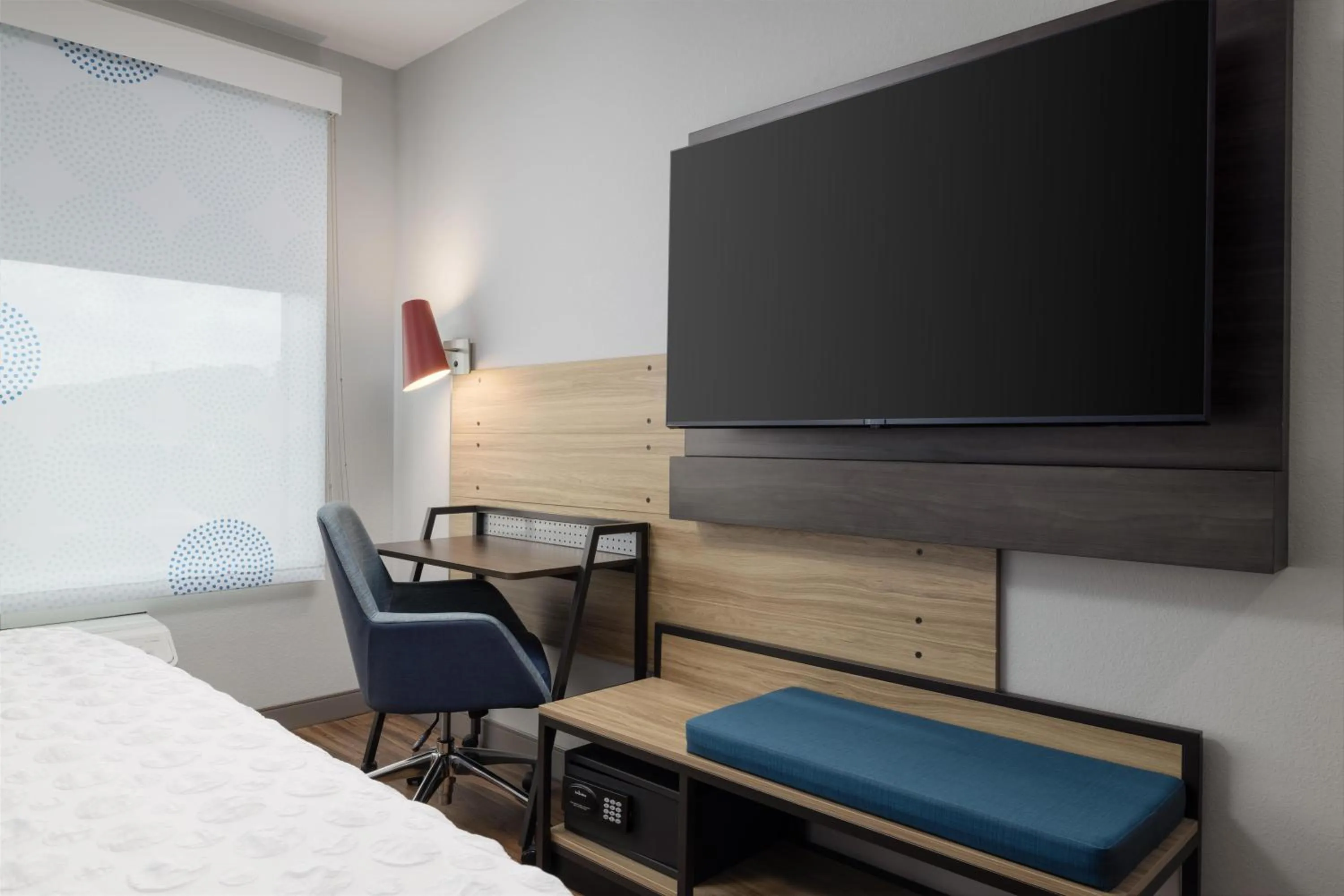 Bedroom, Bed in Tru By Hilton Cleveland, TN