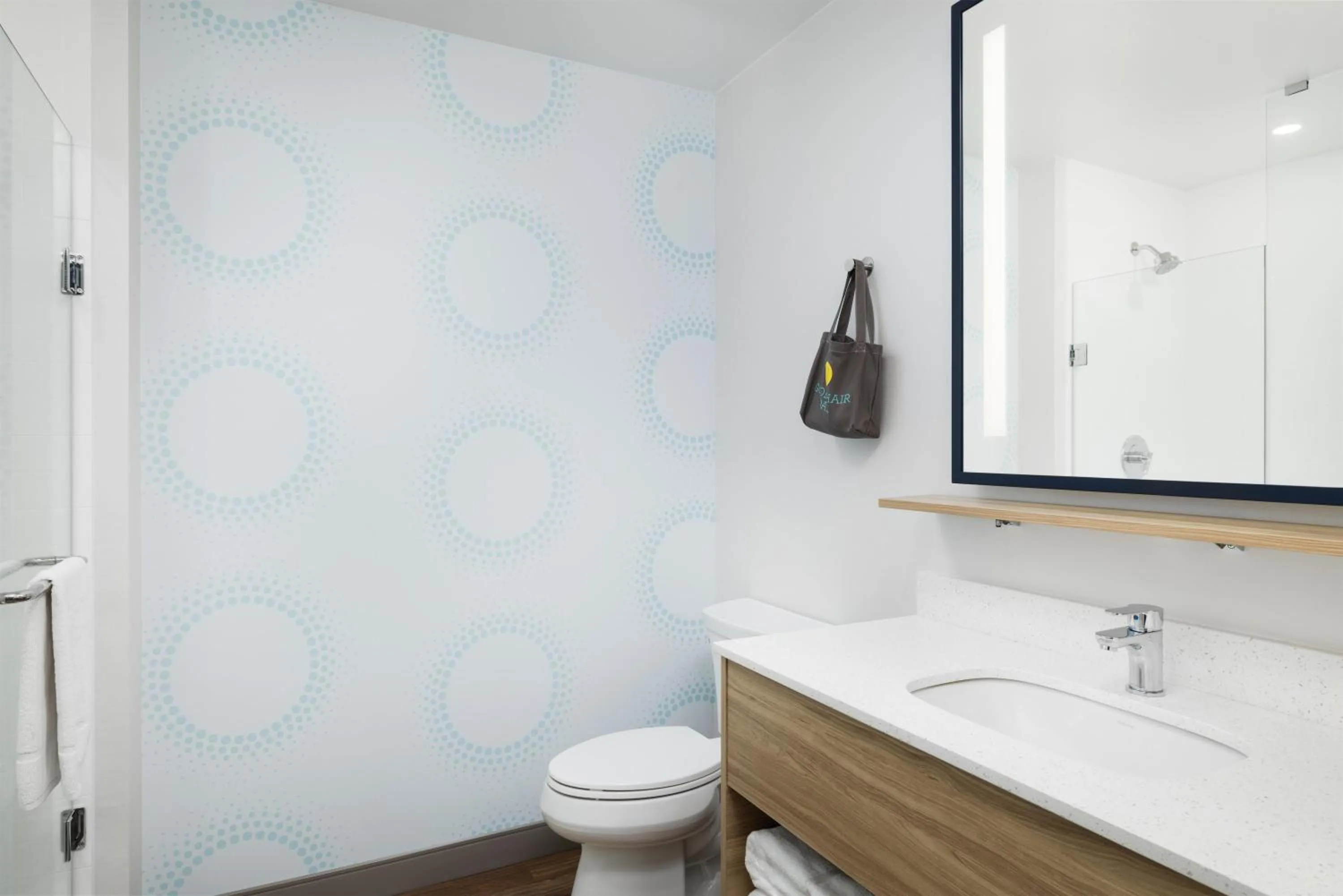 Bathroom in Tru By Hilton Cleveland, TN