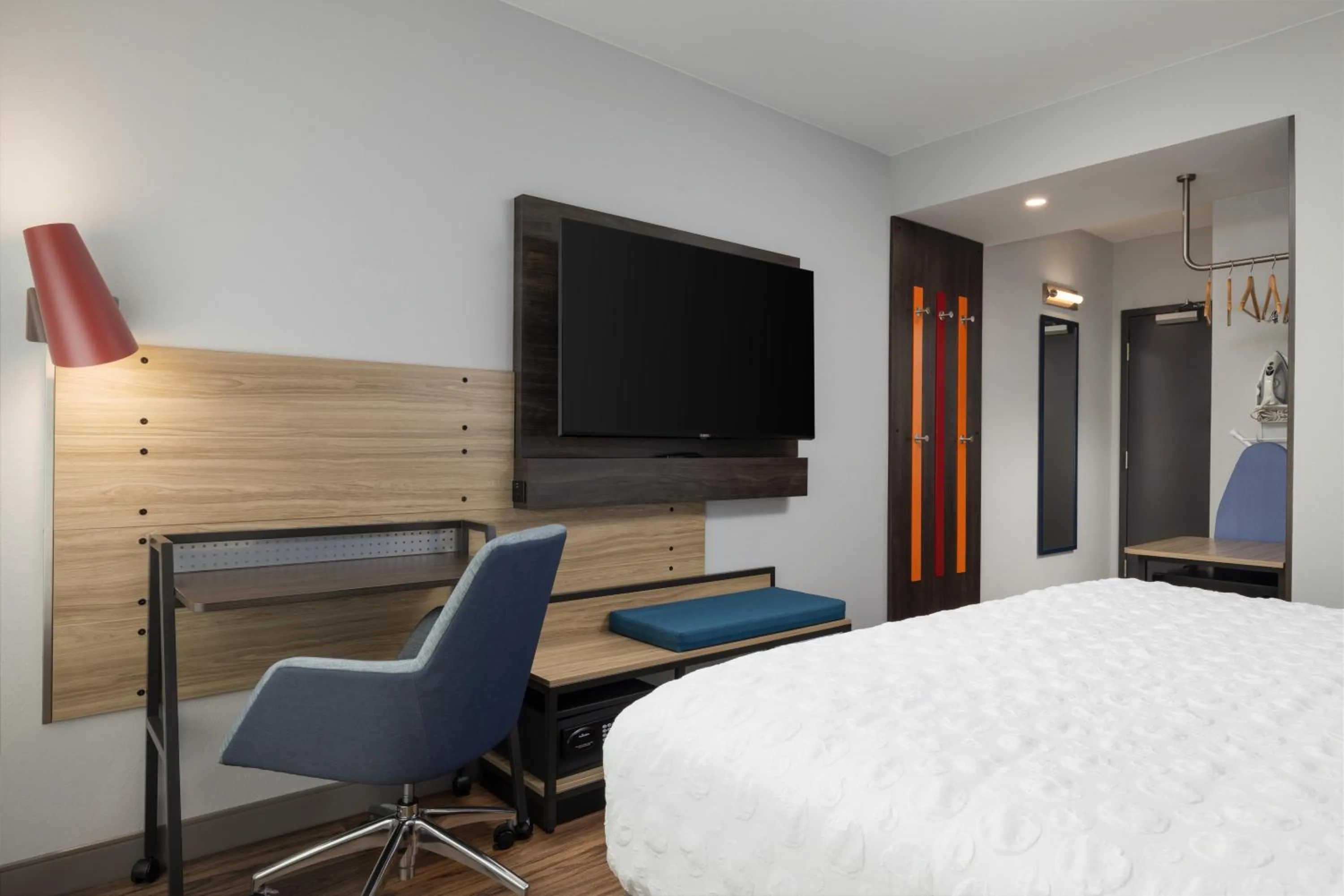 Bedroom, Bed in Tru By Hilton Cleveland, TN