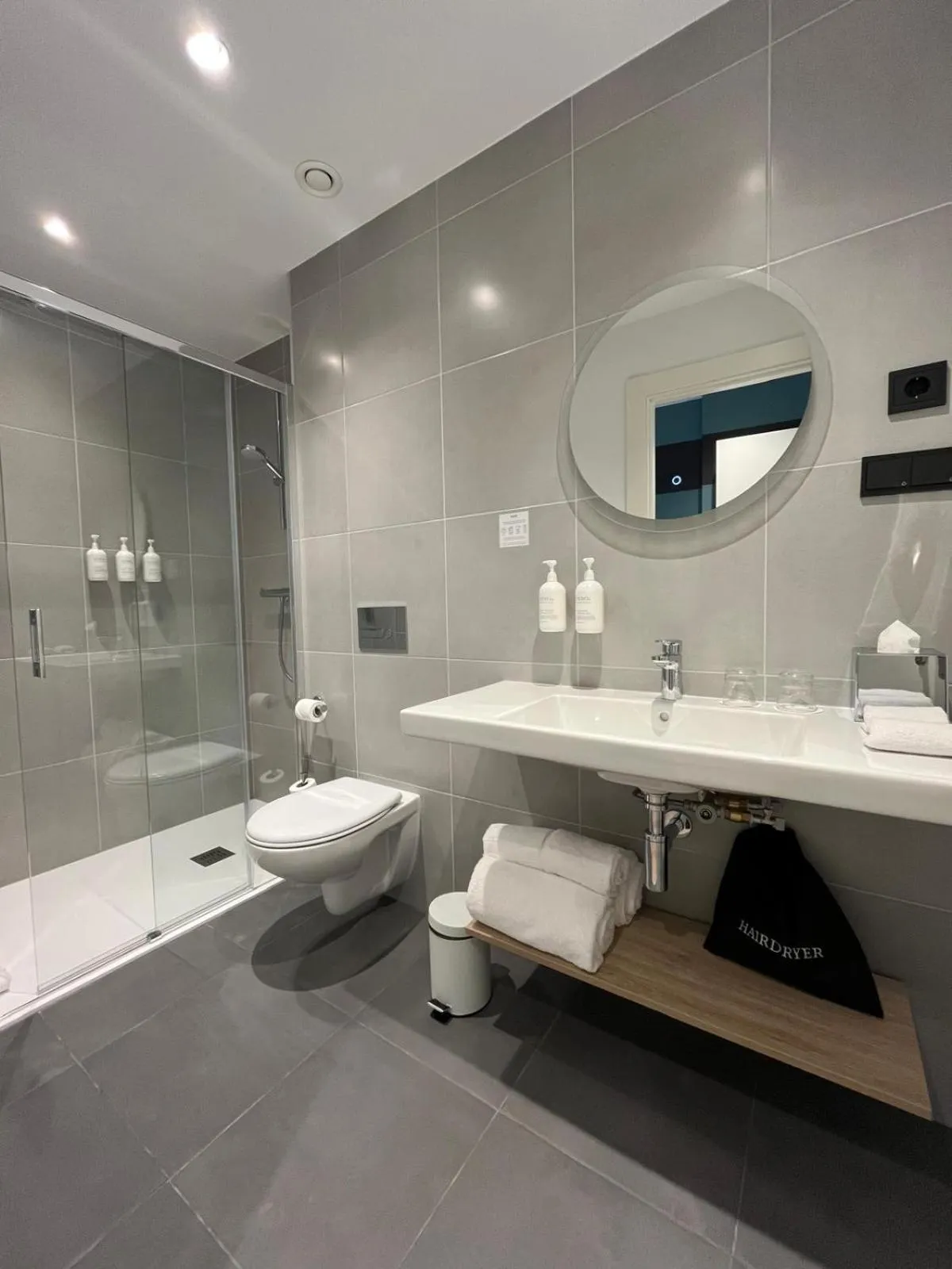 Shower in Spark By Hilton Madrid Alcala