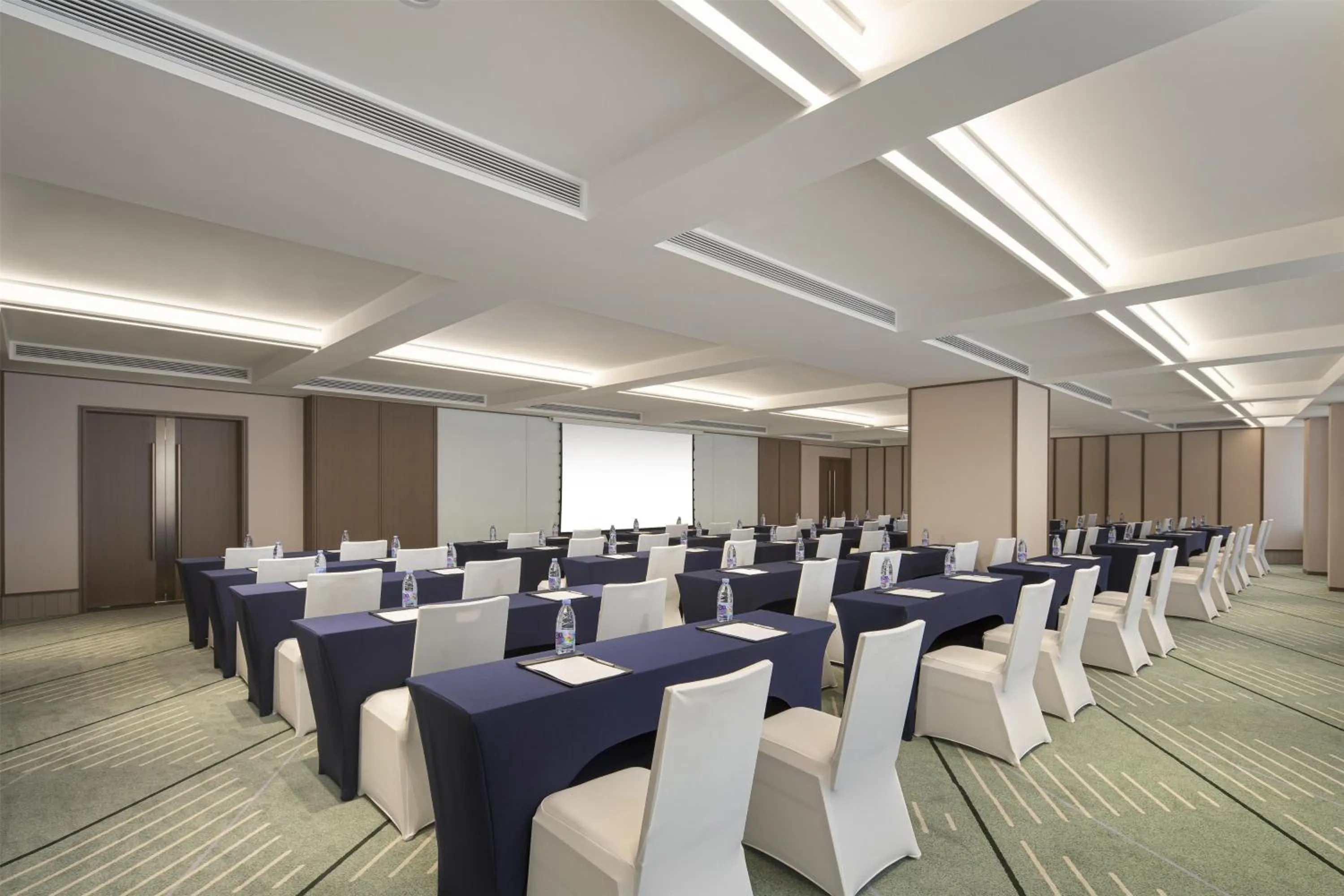 Meeting/conference room in Hilton Garden Inn Urumqi Railway Station