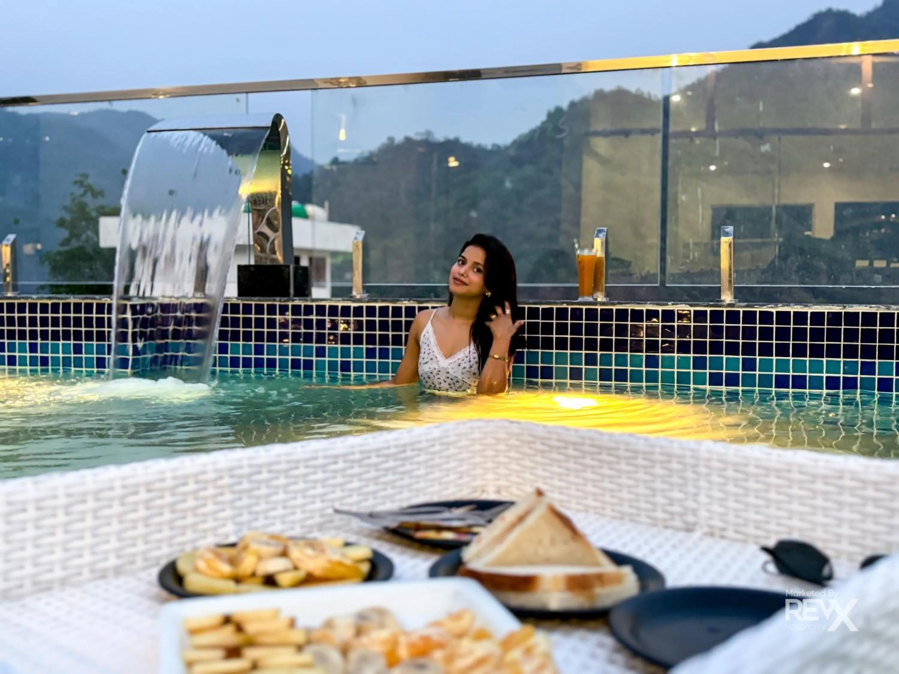 People in Oak Leaf Hotel