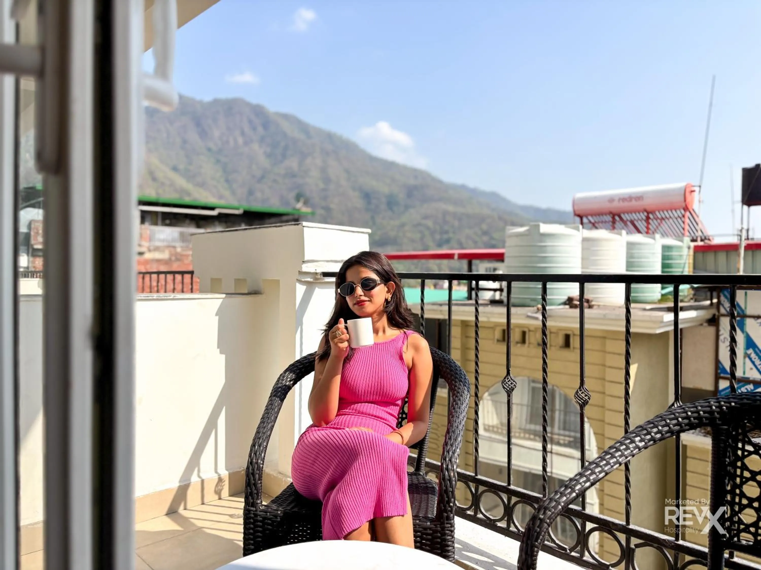 Day in Oak Leaf Hotel