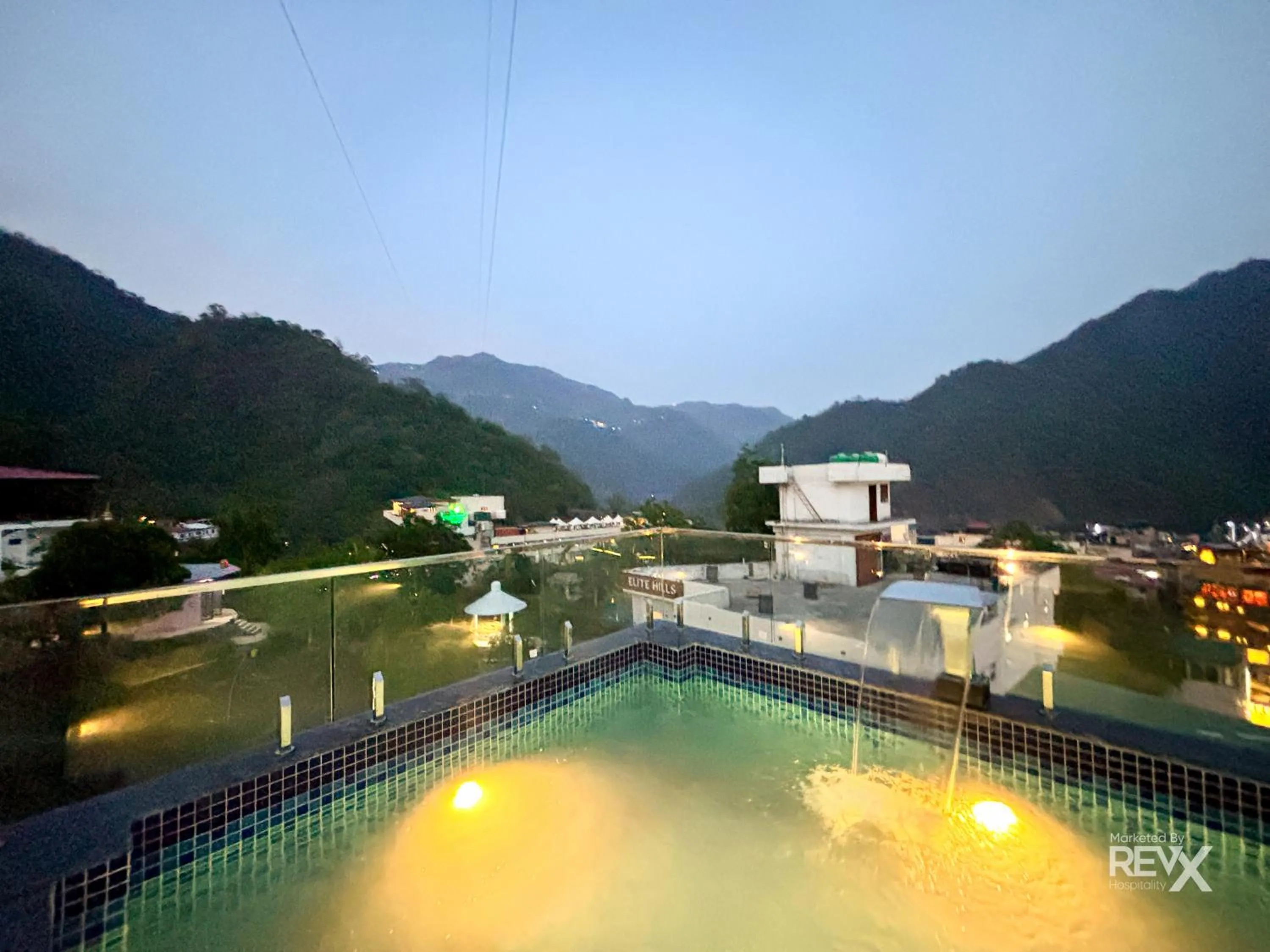 Night in Oak Leaf Hotel