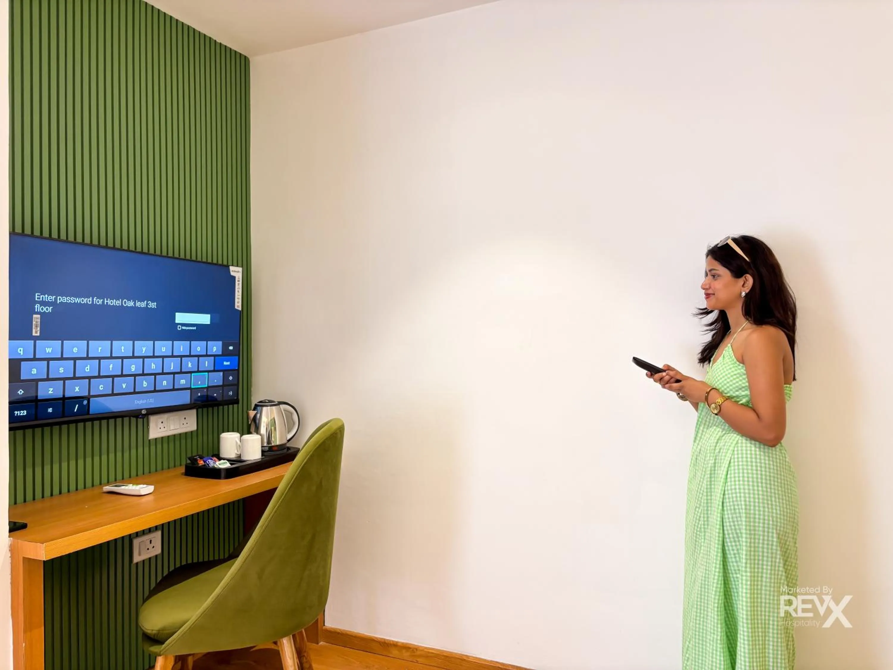 People in Oak Leaf Hotel