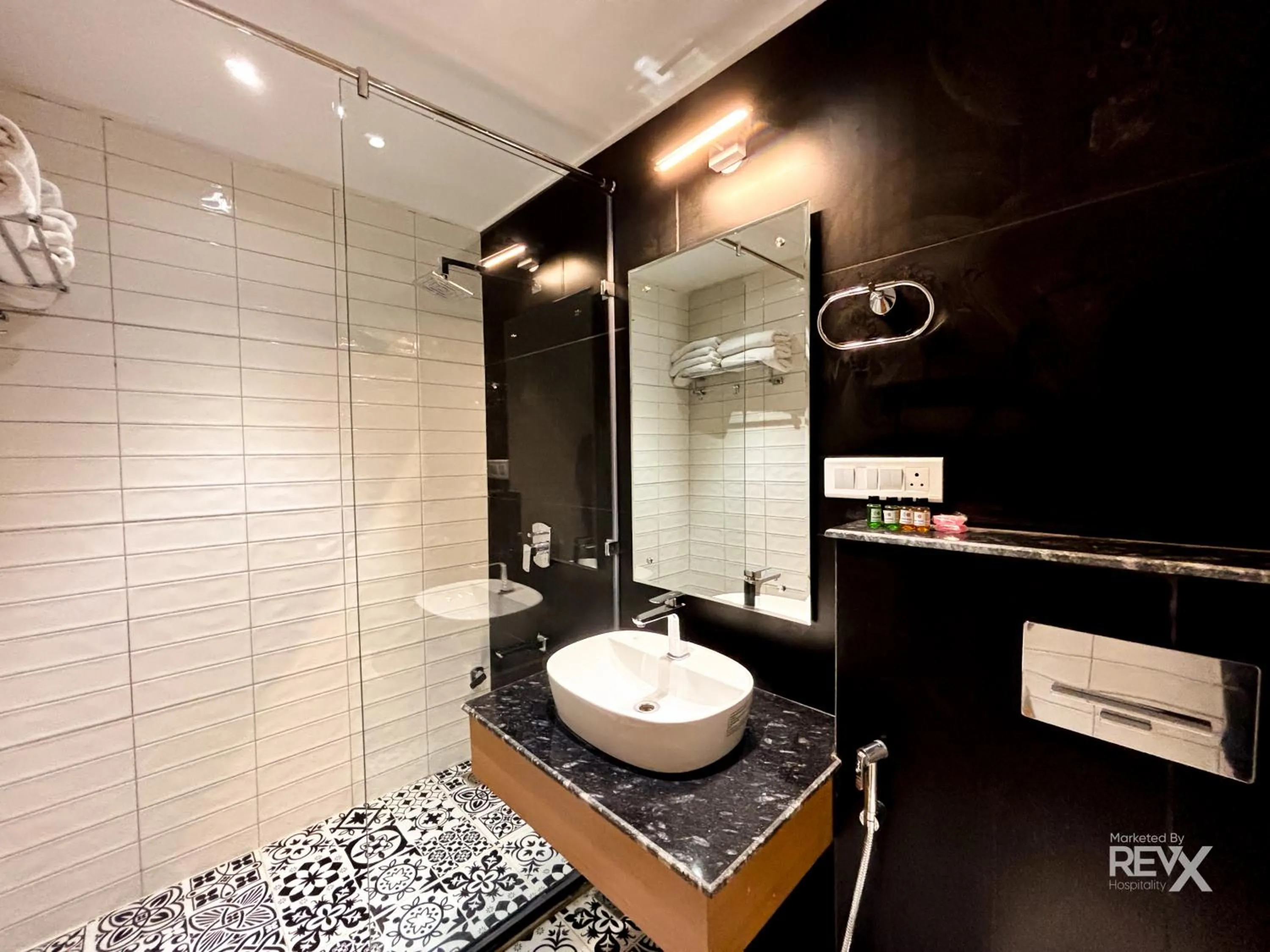 Shower in Oak Leaf Hotel