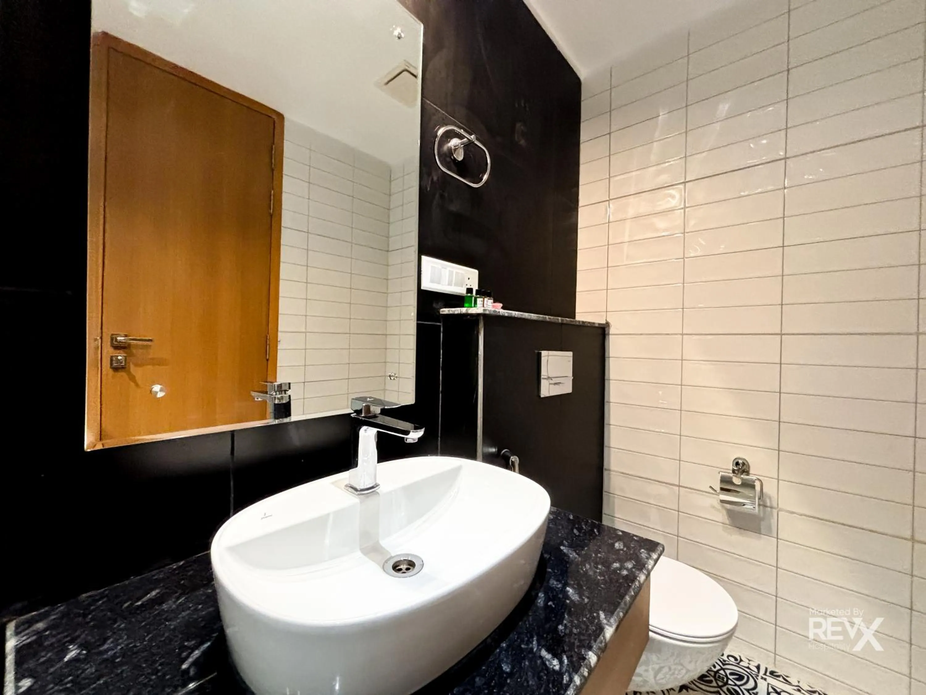 Toilet in Oak Leaf Hotel