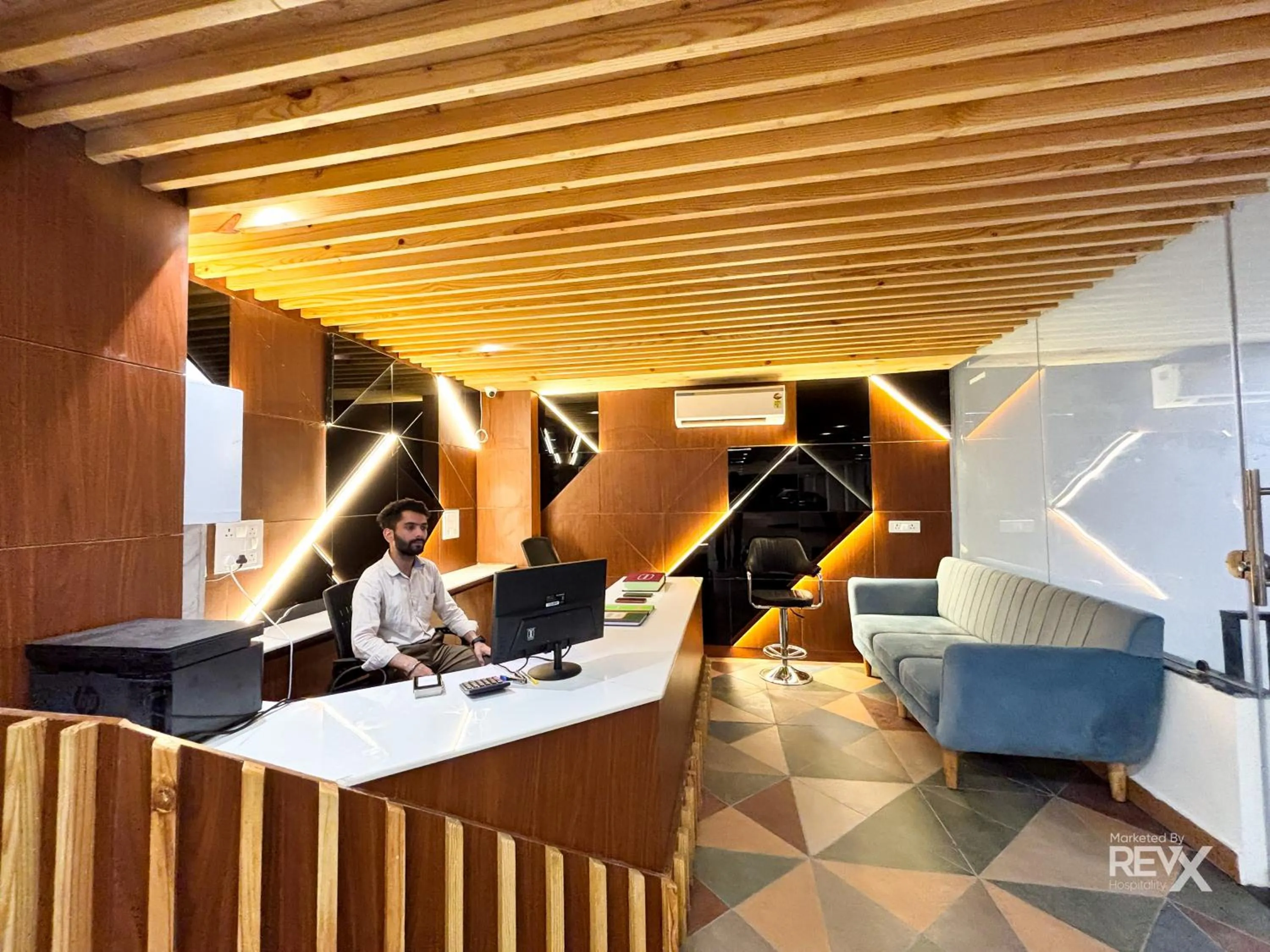 Staff in Oak Leaf Hotel