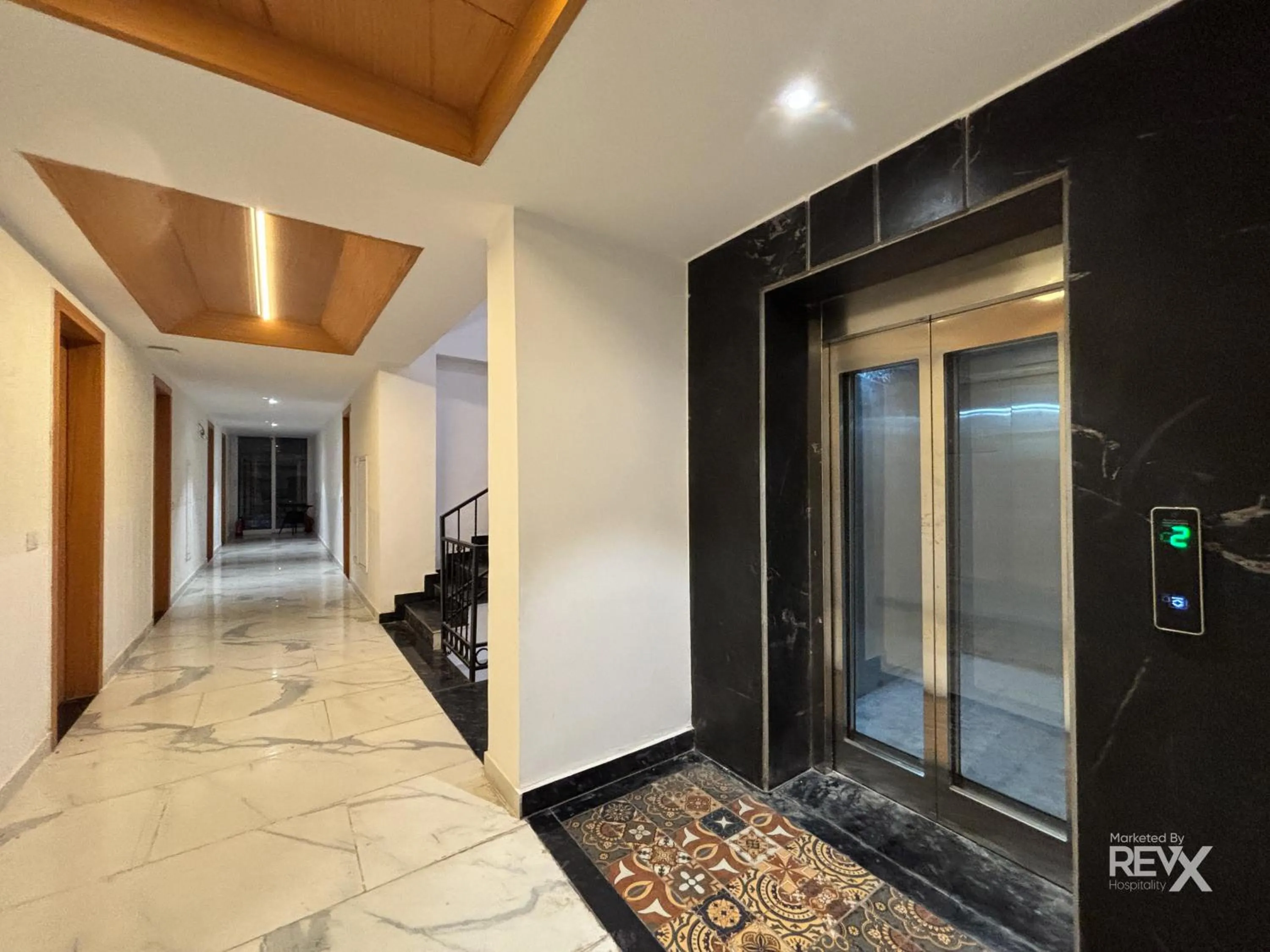 elevator in Oak Leaf Hotel