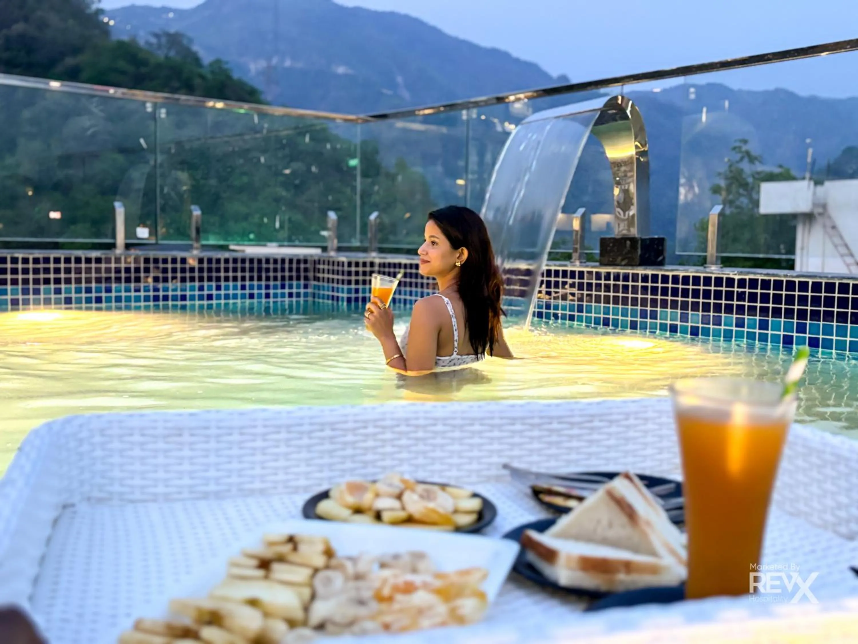 Food and drinks in Oak Leaf Hotel