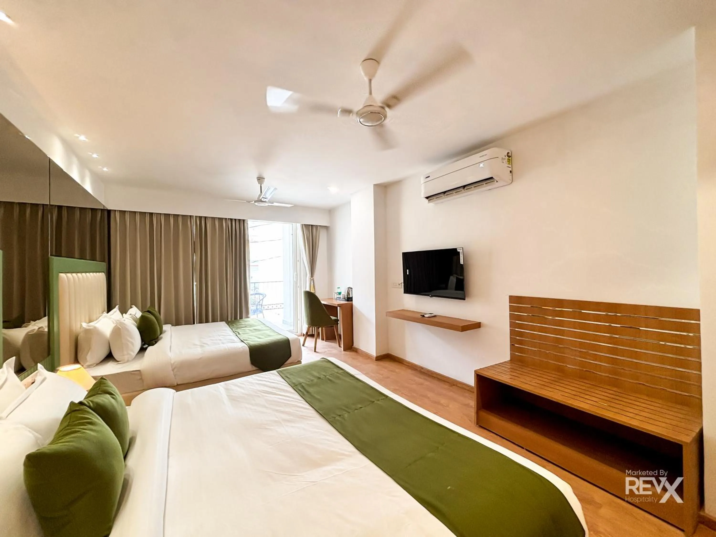 TV and multimedia, Bed in Oak Leaf Hotel