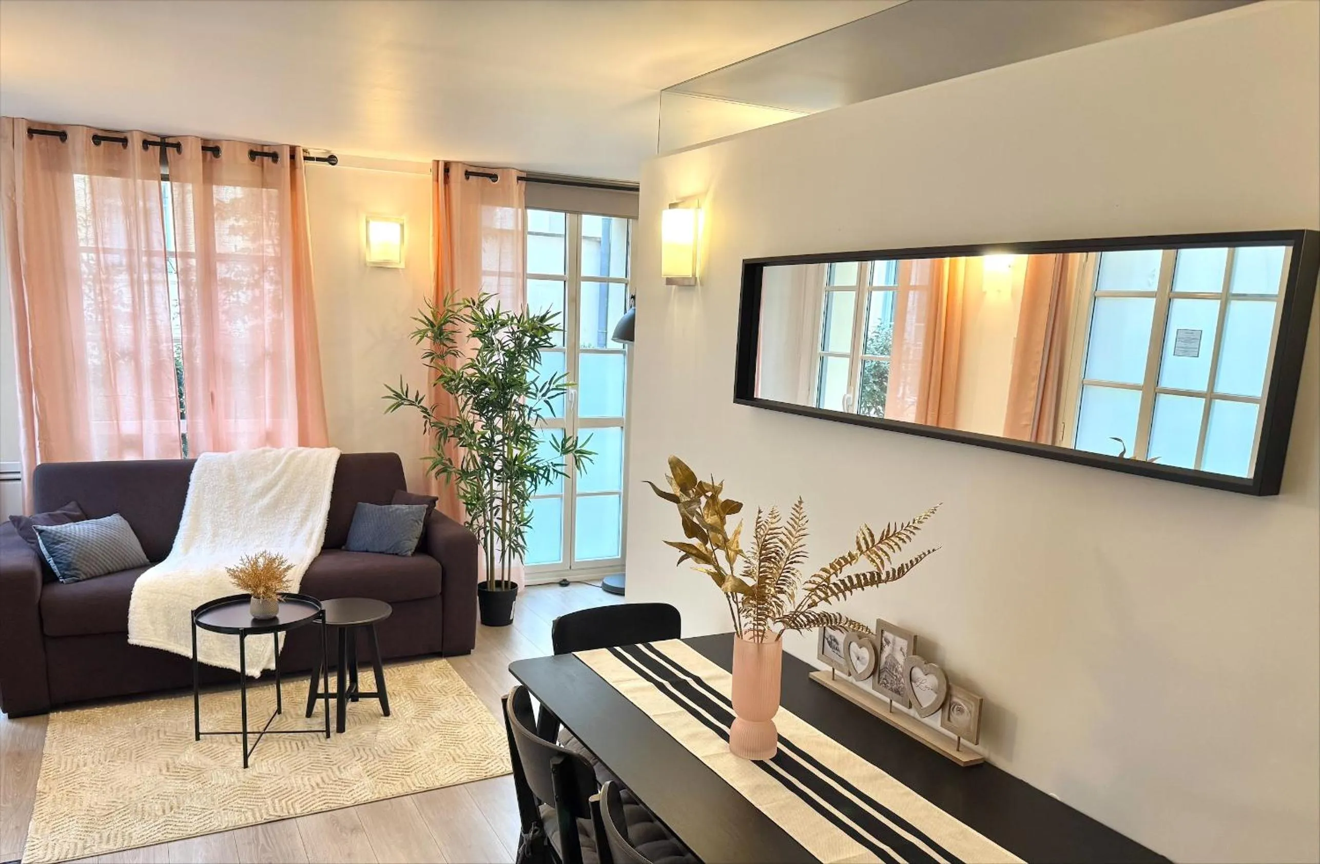 TV and multimedia in Appartements - Le Logis Versaillais