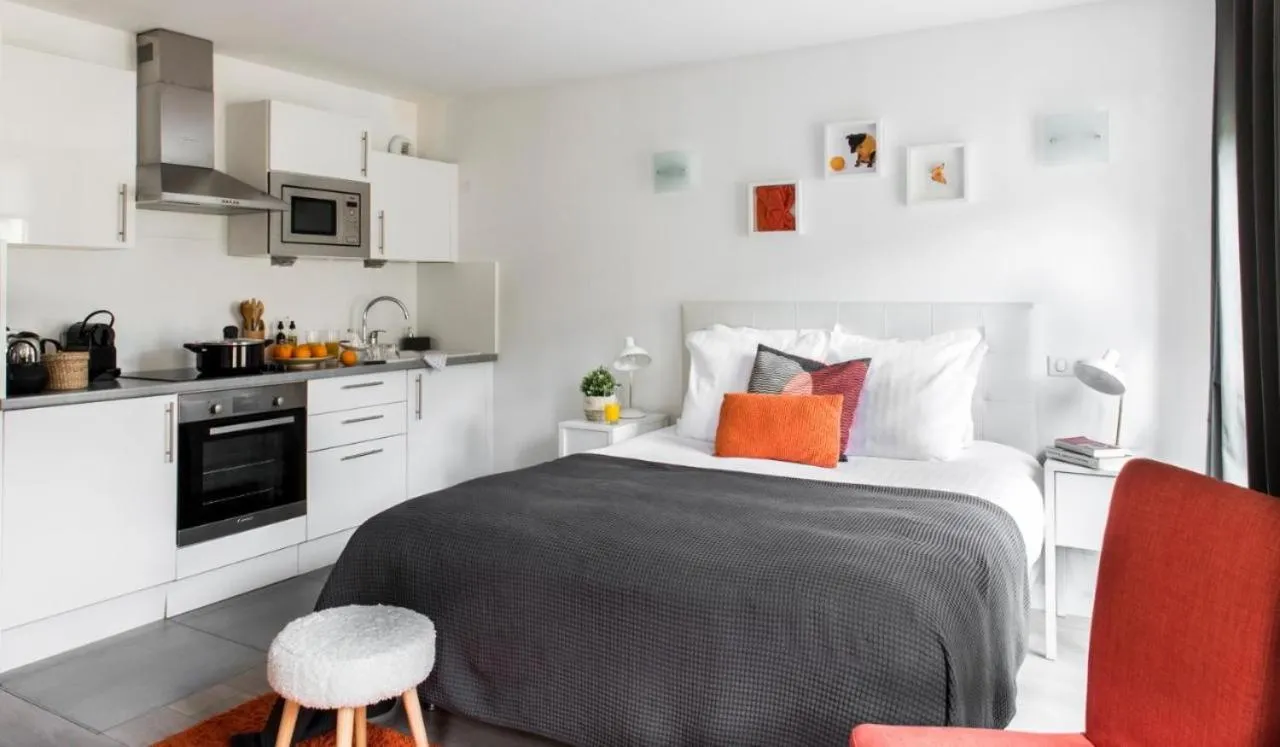 Bedroom, Bed in Appartements - Le Logis Versaillais