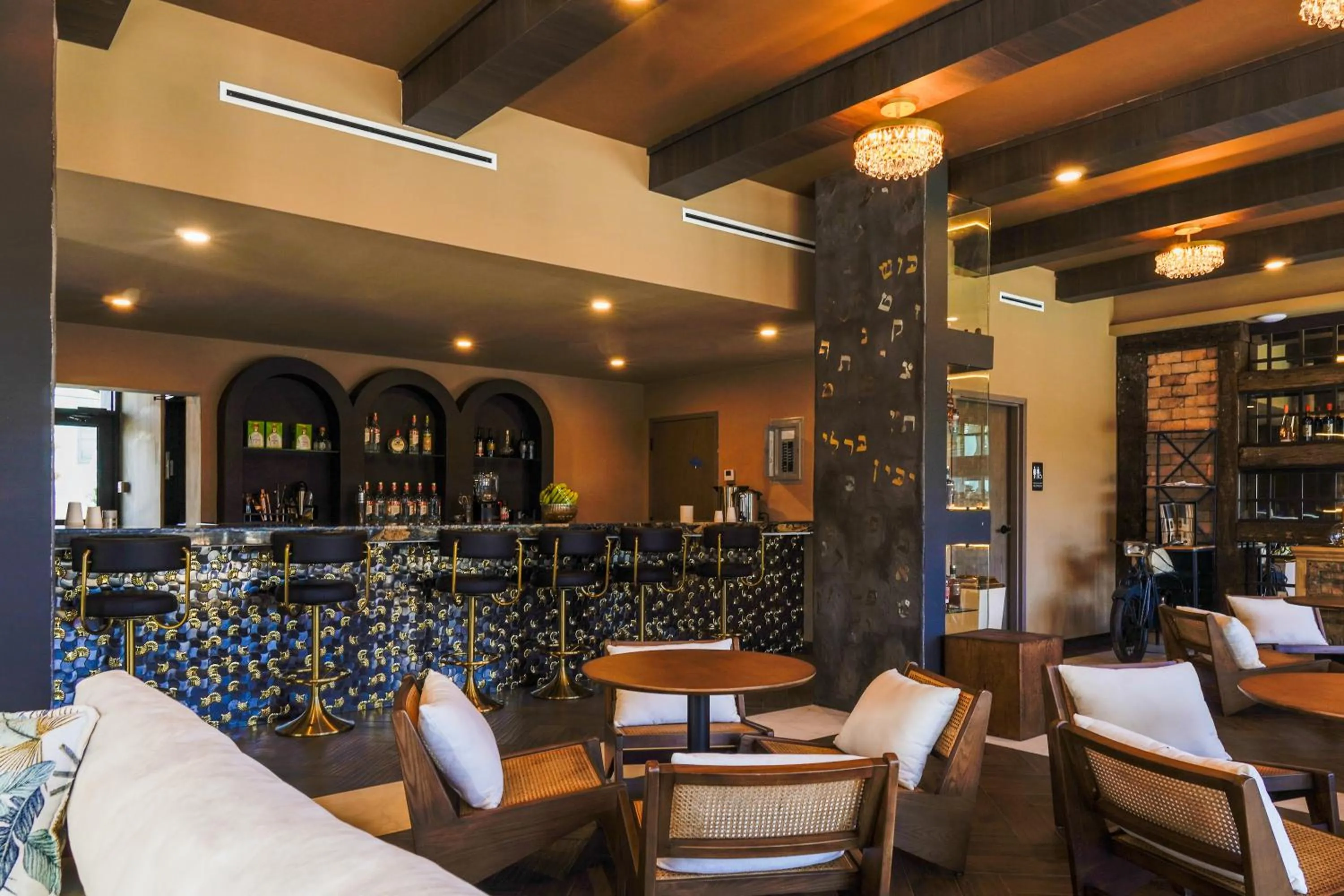 Lounge or bar in Barley House Hotel, Trademark Collection by Wyndham