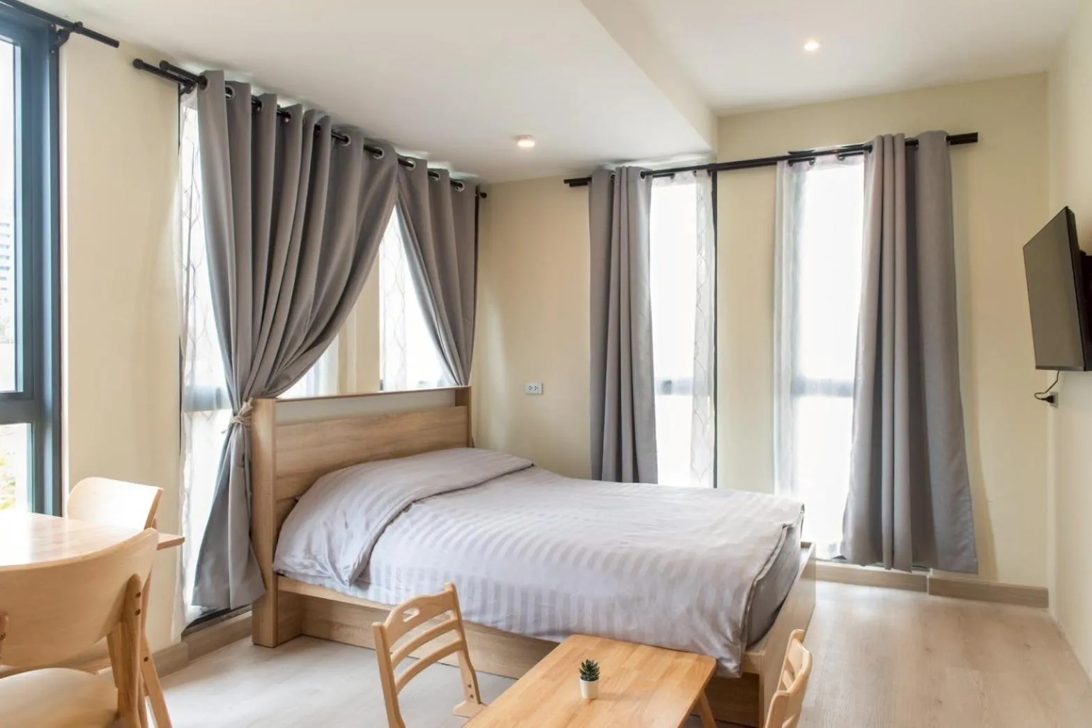 Bed in Shizuka House - 500 m walk to BTS Phrom Phong