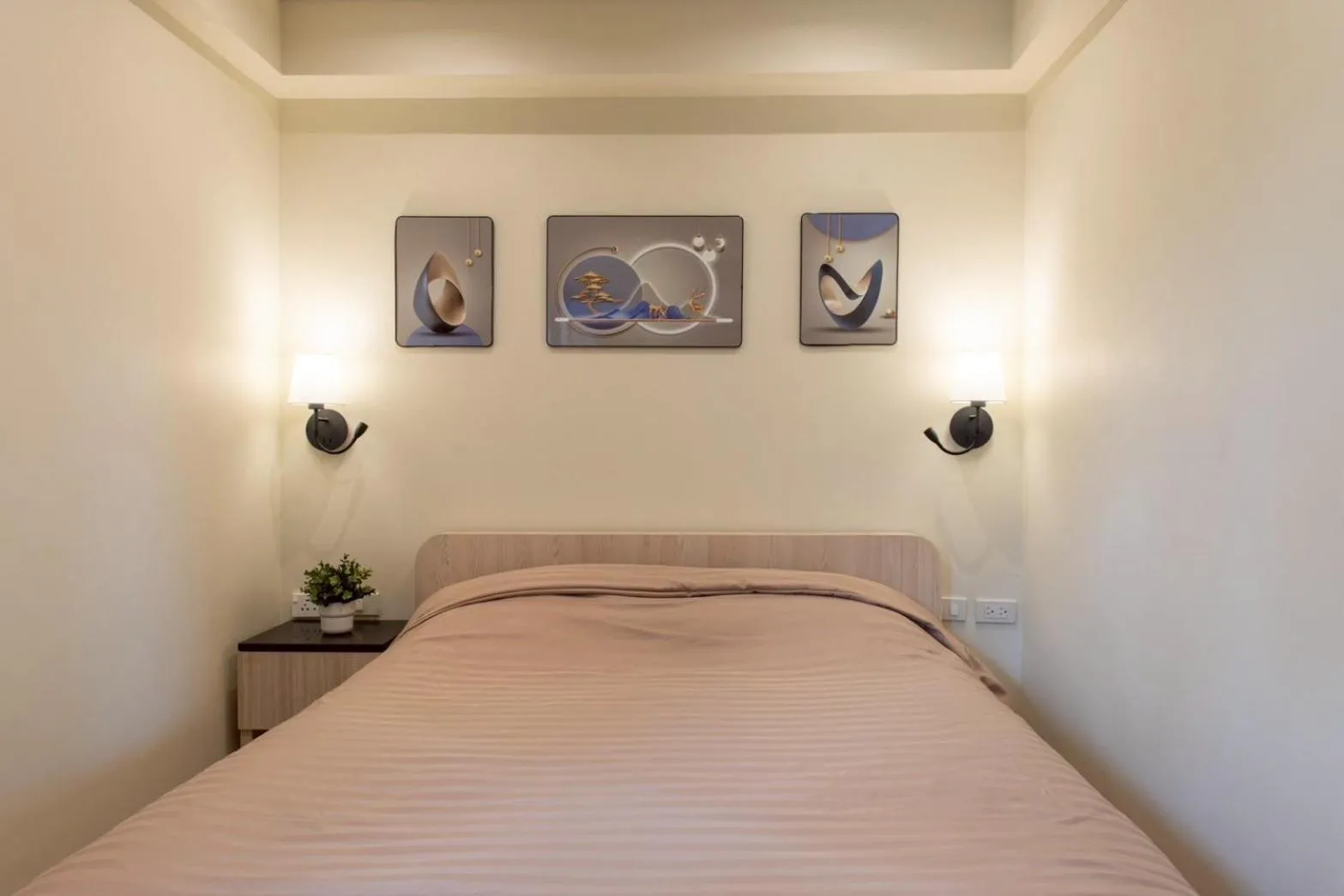 Bed in Shizuka House - 500 m walk to BTS Phrom Phong